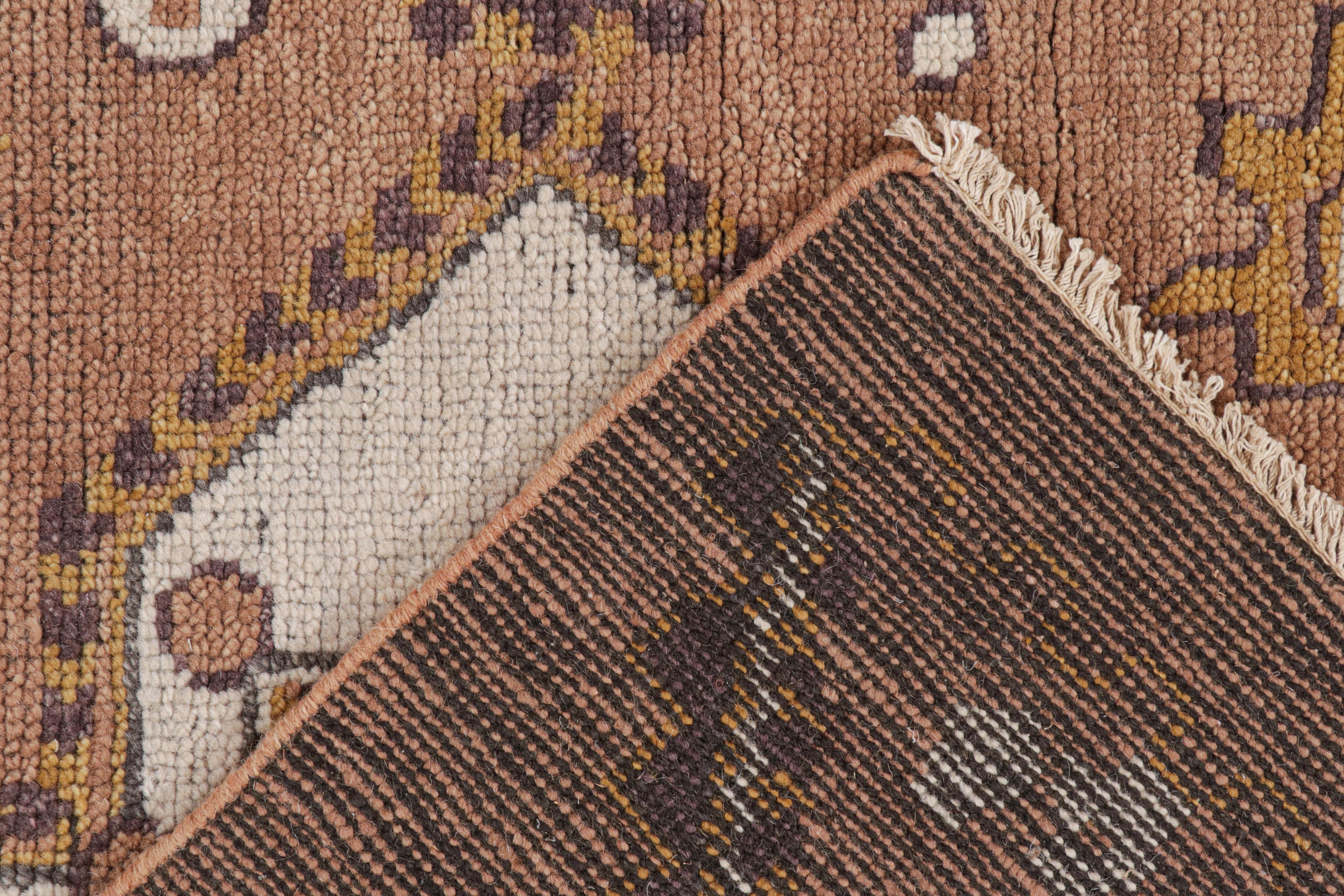 Rug & Kilim's Tribal Style Teppich in Rost mit goldenen und weißen Medaillonmustern (21. Jahrhundert und zeitgenössisch) im Angebot