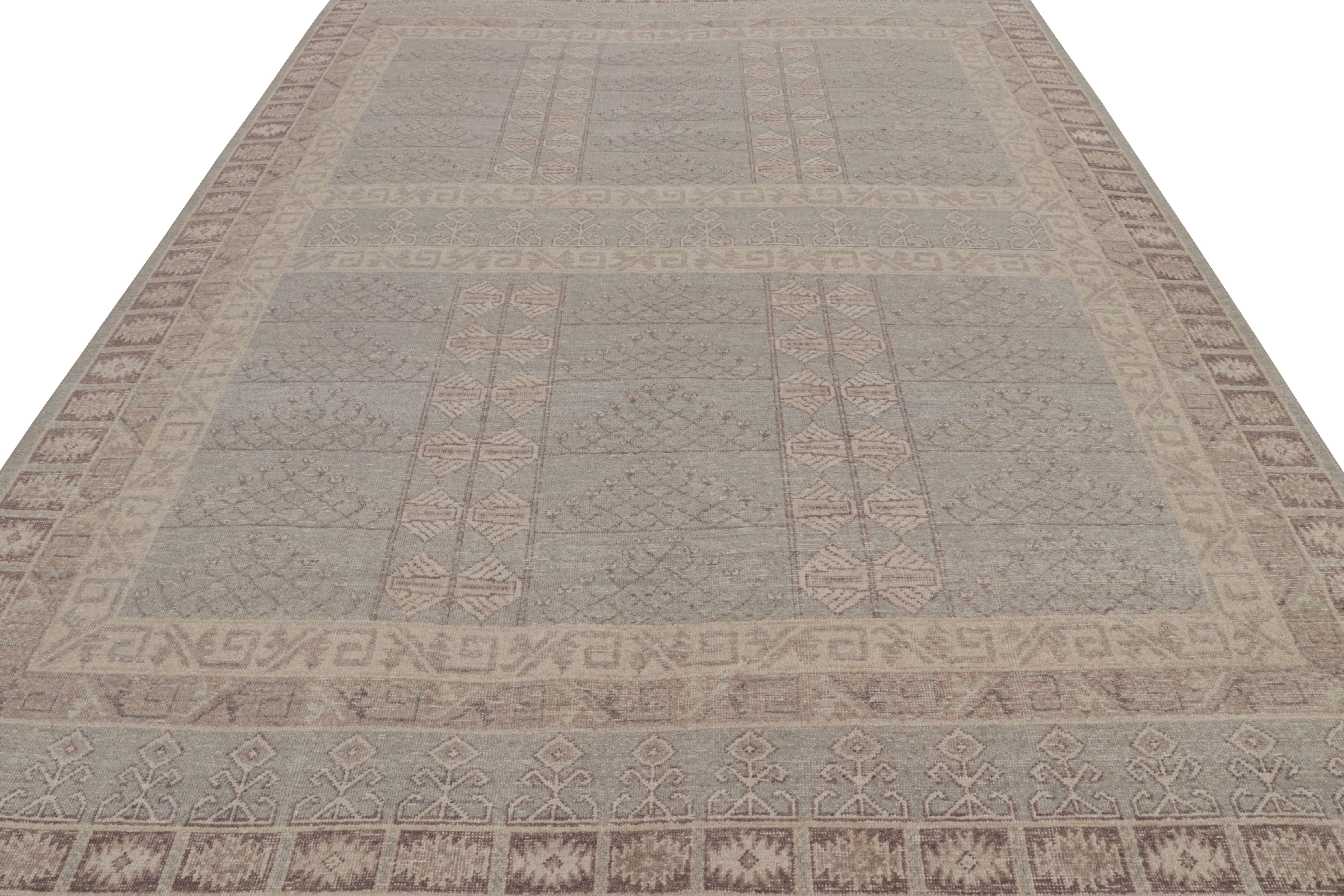 Rug & Kilim's Teppich im Tribal-Stil mit mauvefarbenen und pastellblauen geometrischen Mustern (Stammeskunst) im Angebot