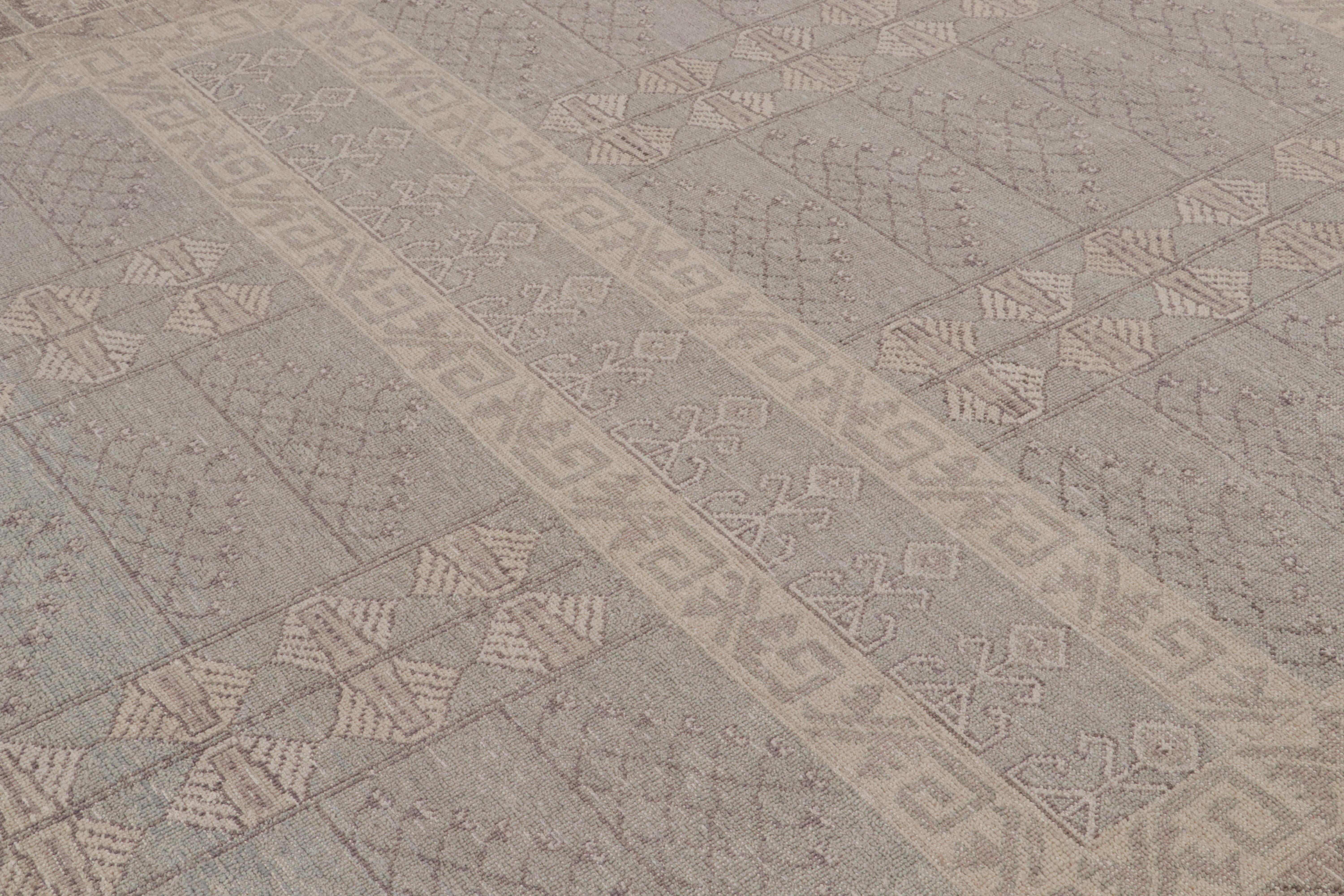 Rug & Kilim's Teppich im Tribal-Stil mit mauvefarbenen und pastellblauen geometrischen Mustern (Handgeknüpft) im Angebot