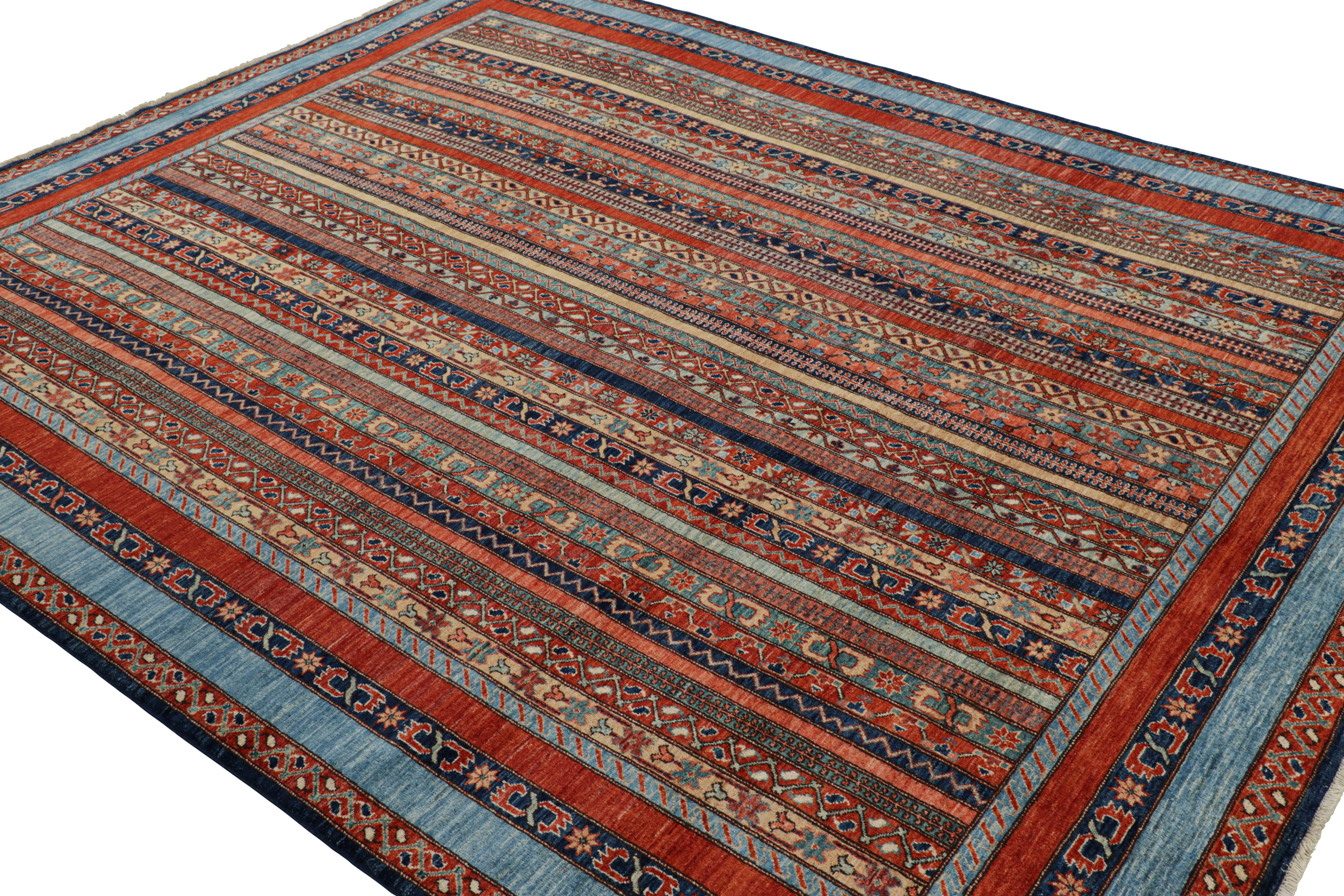 Noué à la main Tapis de style tribal à rayures multicolores et motifs floraux de Rug & Kilim en vente