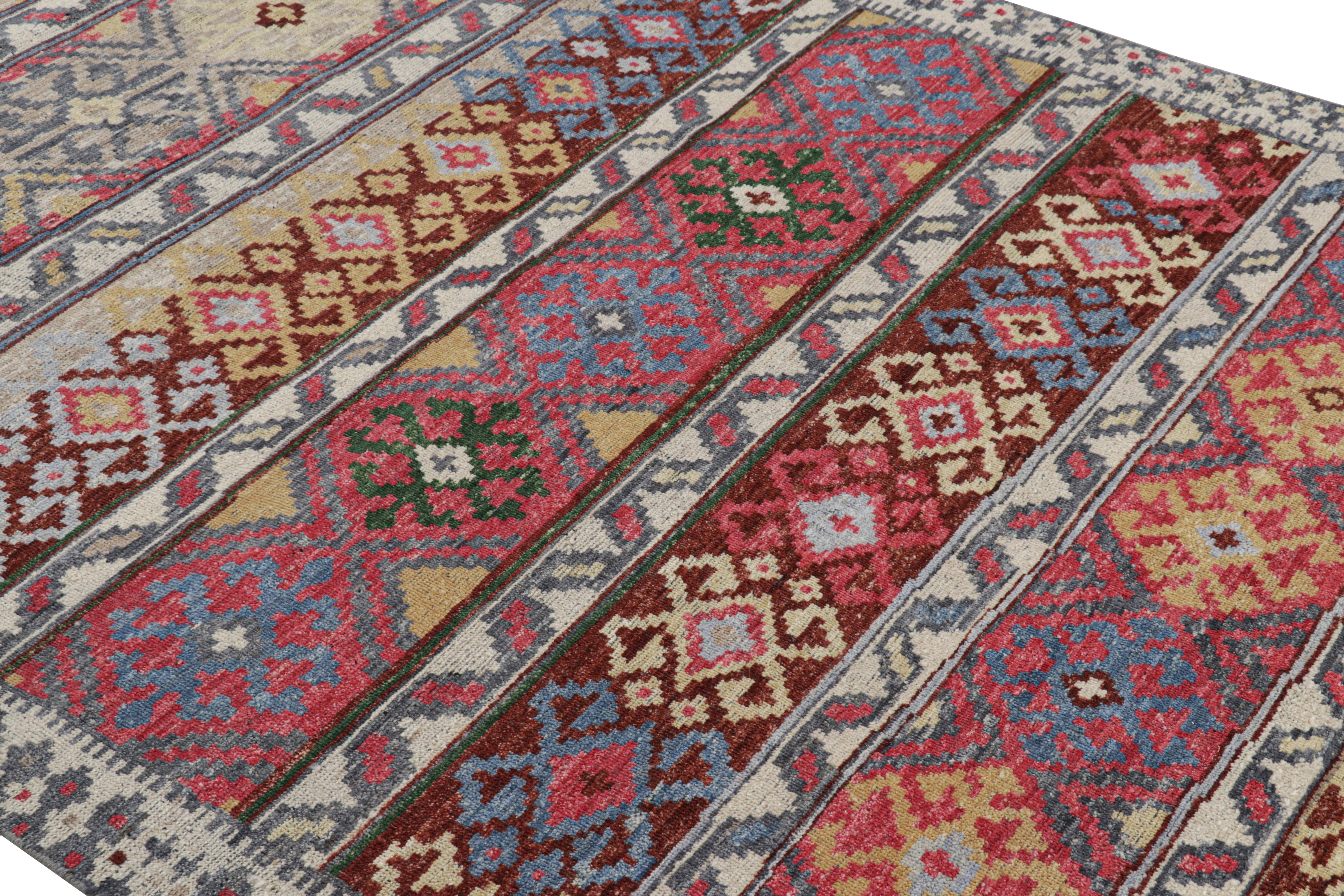 Annodato a mano in una speciale miscela di lana di Ghazni, questo tappeto 6x8 della collezione personalizzata e classica Burano di Rug & Kilim si ispira ai Kilim tribali antichi e vintage di provenienza persiana e turca, con un particolare amore per