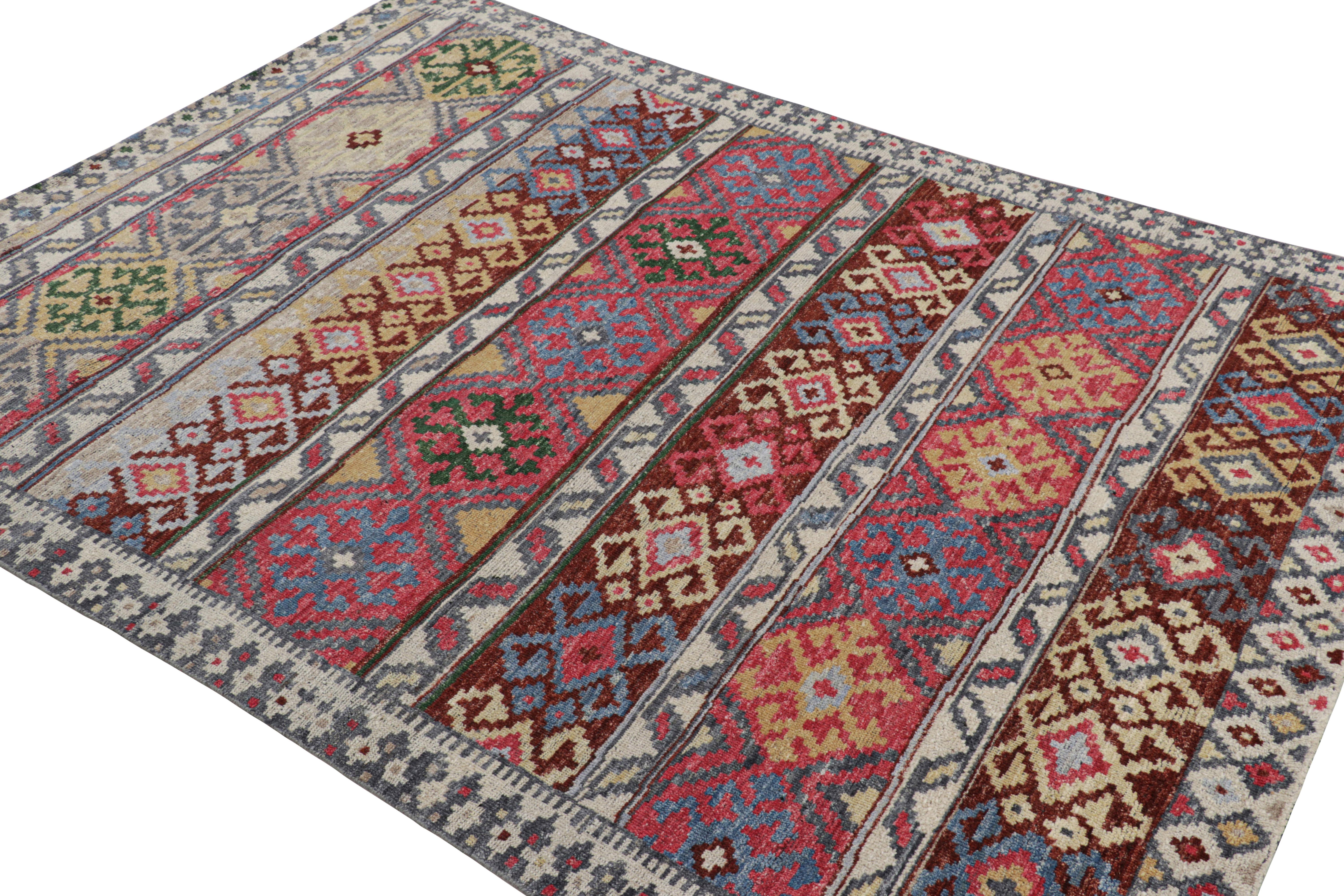 Annodato a mano Tappeto in stile tribale Rug & Kilim con motivi geometrici policromatici in vendita