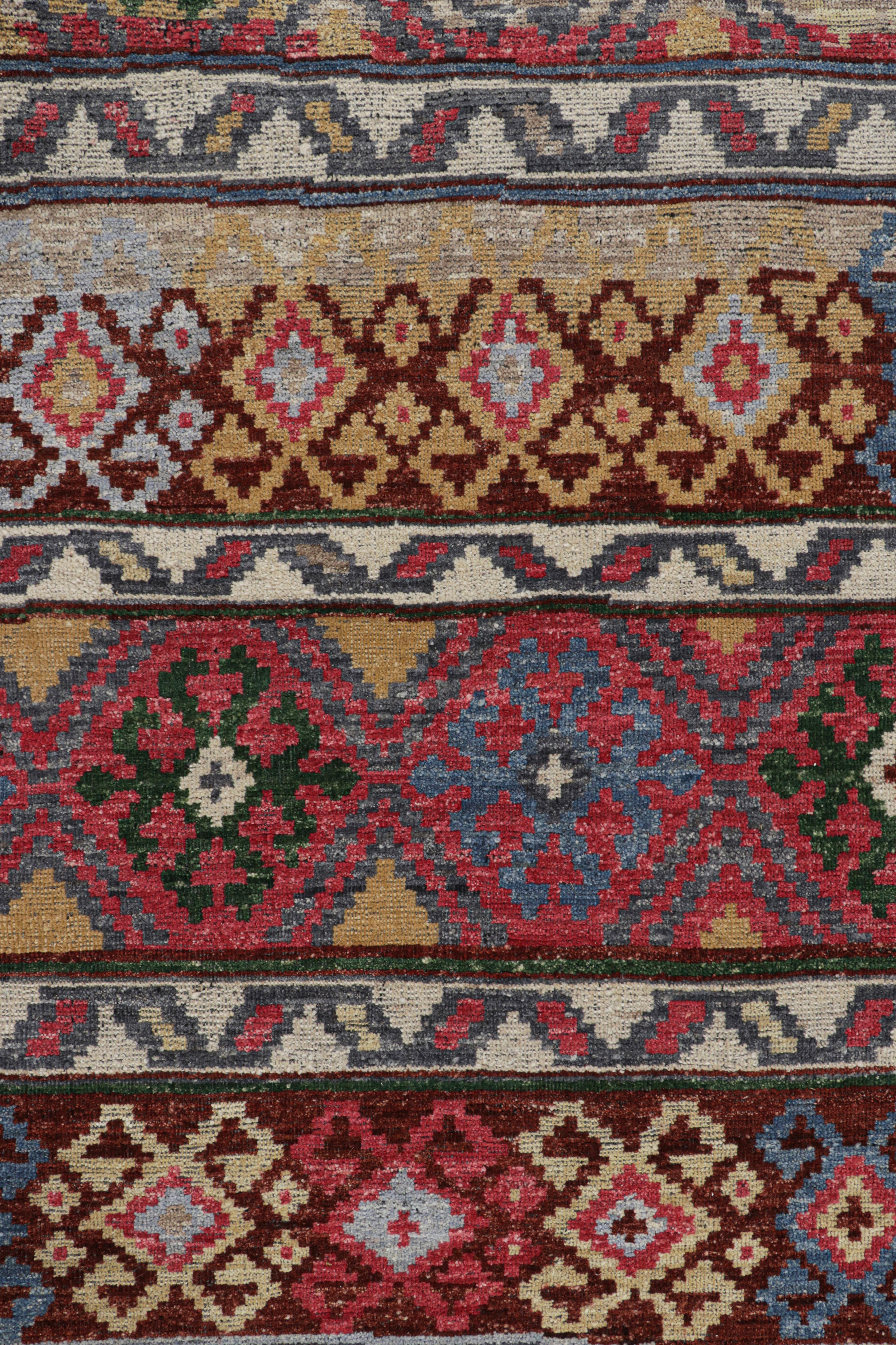 Tappeto in stile tribale Rug & Kilim con motivi geometrici policromatici In condizioni Nuovo in vendita a Long Island City, NY