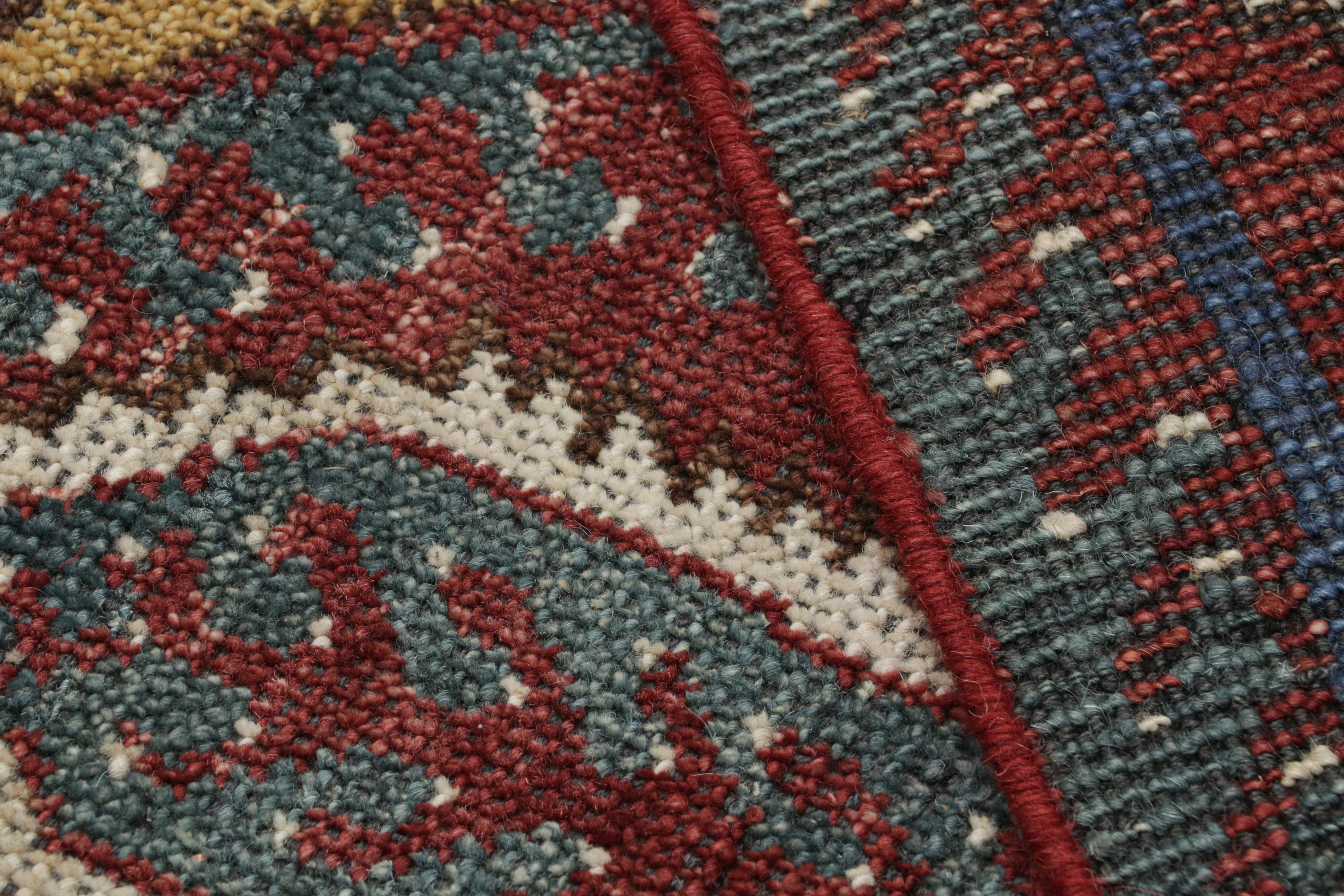 Rug & Kilim's Tribal Style Teppich mit primitivem geometrischem Muster und Medaillons (21. Jahrhundert und zeitgenössisch) im Angebot