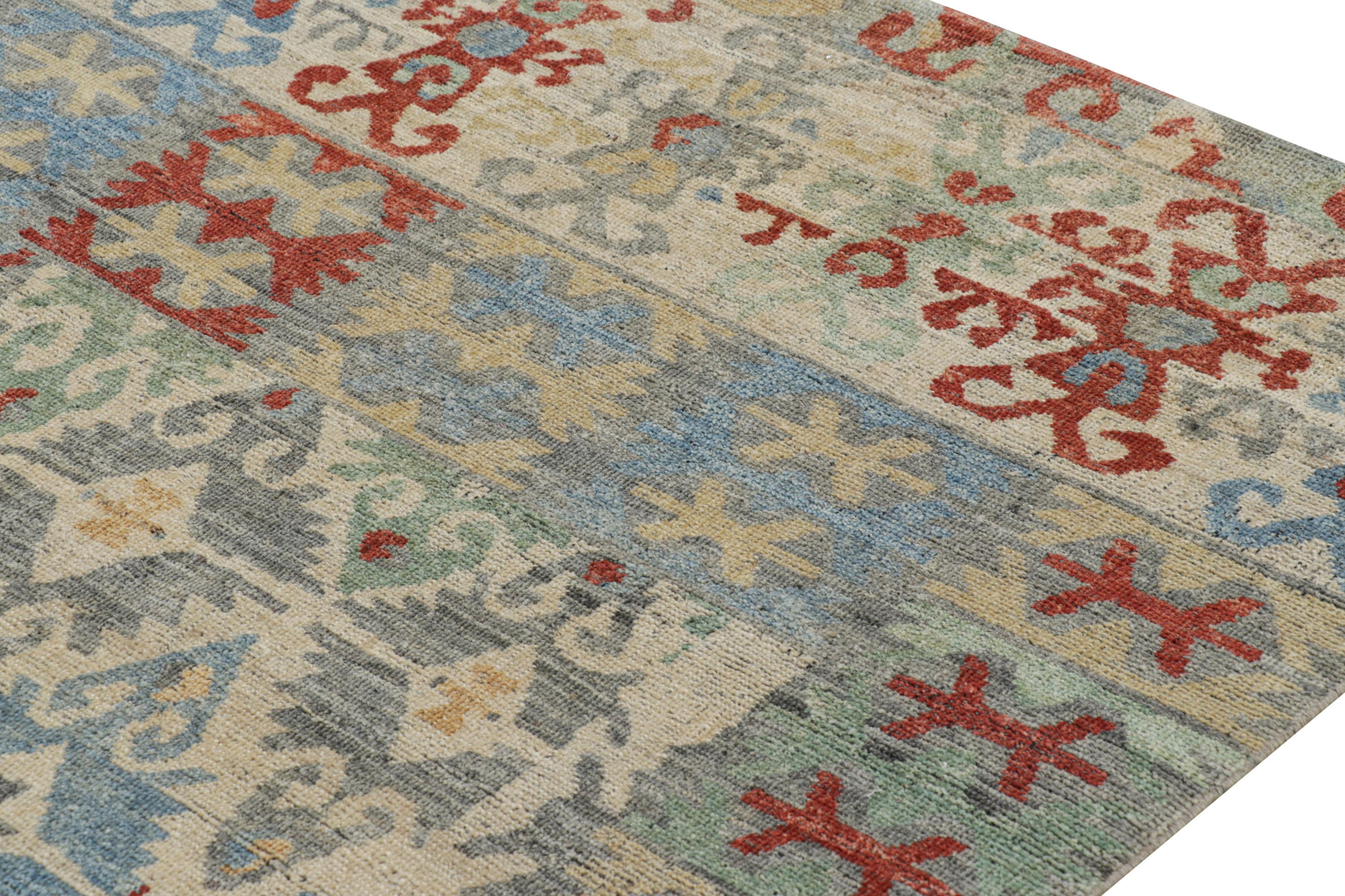 Rug & Kilim's Tribal Style Teppich mit lebhaften polychromatischen geometrischen Mustern im Zustand „Neu“ im Angebot in Long Island City, NY