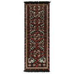 Alfombra de Rug & Kilim de estilo tribal con motivos geométricos en rojo, negro y blanco