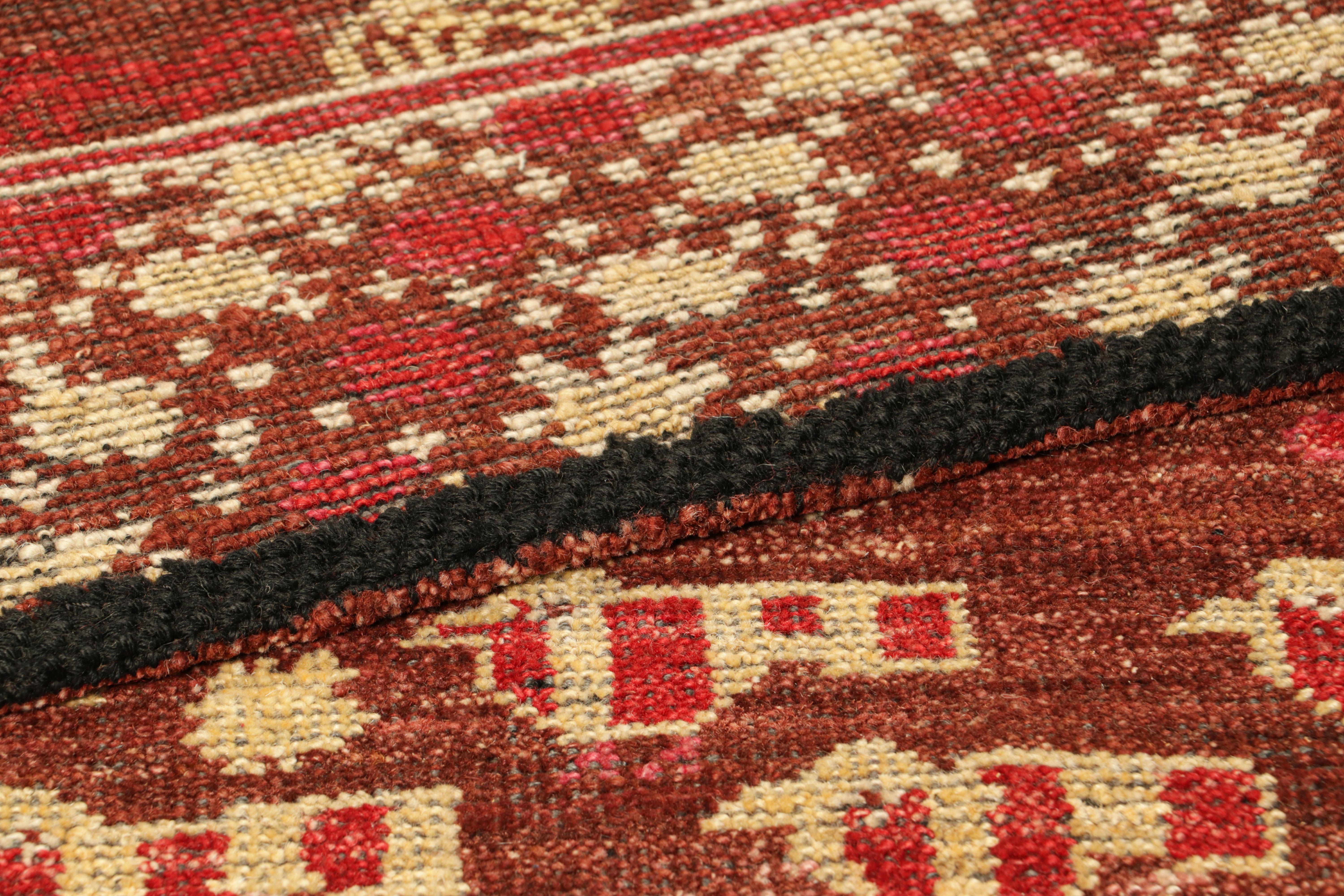 Laine Tapis de course de style tribal de Rug & Kilim en Brown avec motifs géométriques et oiseaux en vente