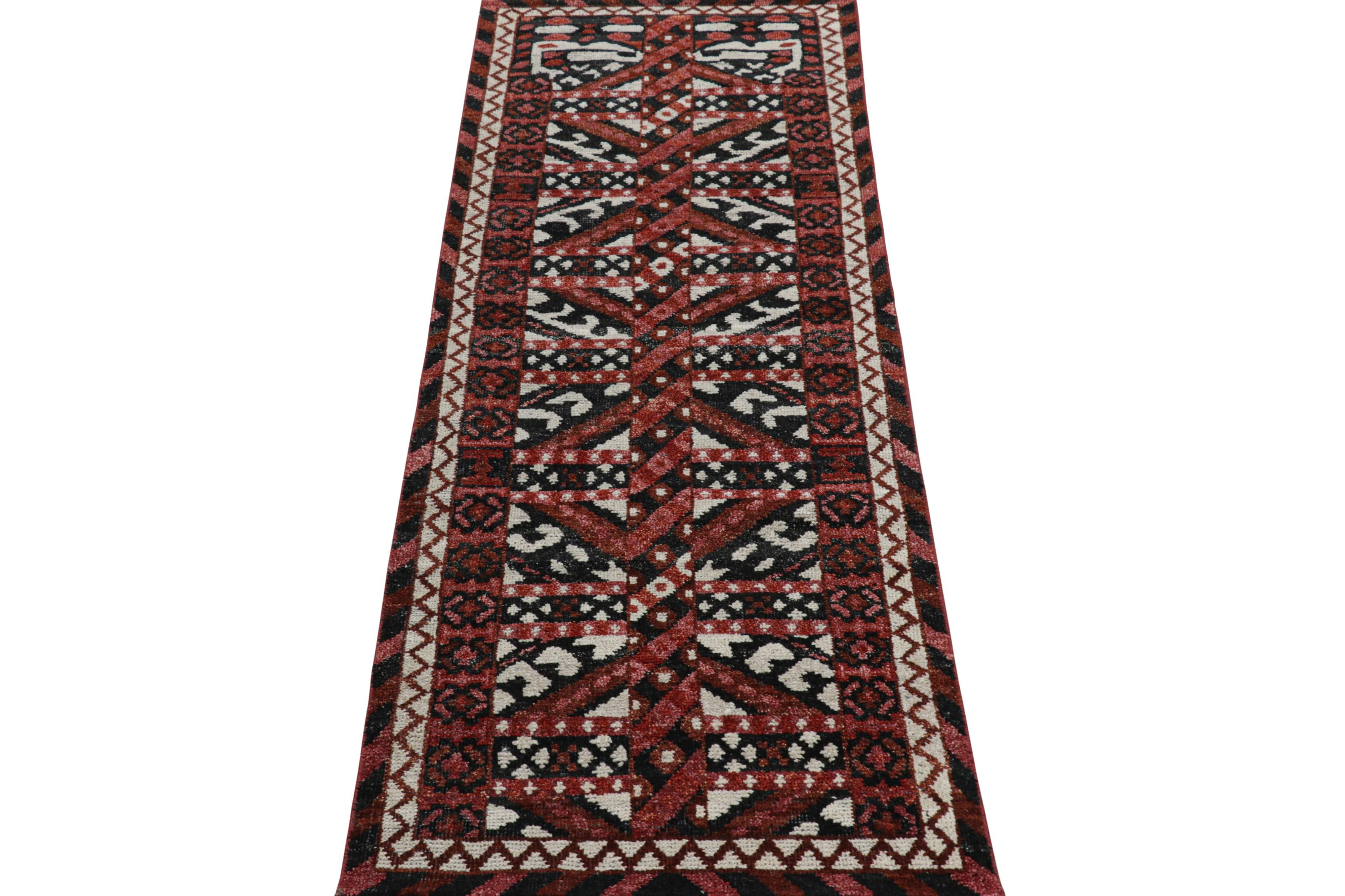 Indiano Rug & Kilim - Tappeto da corsa in stile tribale in rosso e nero con motivi geometrici in vendita