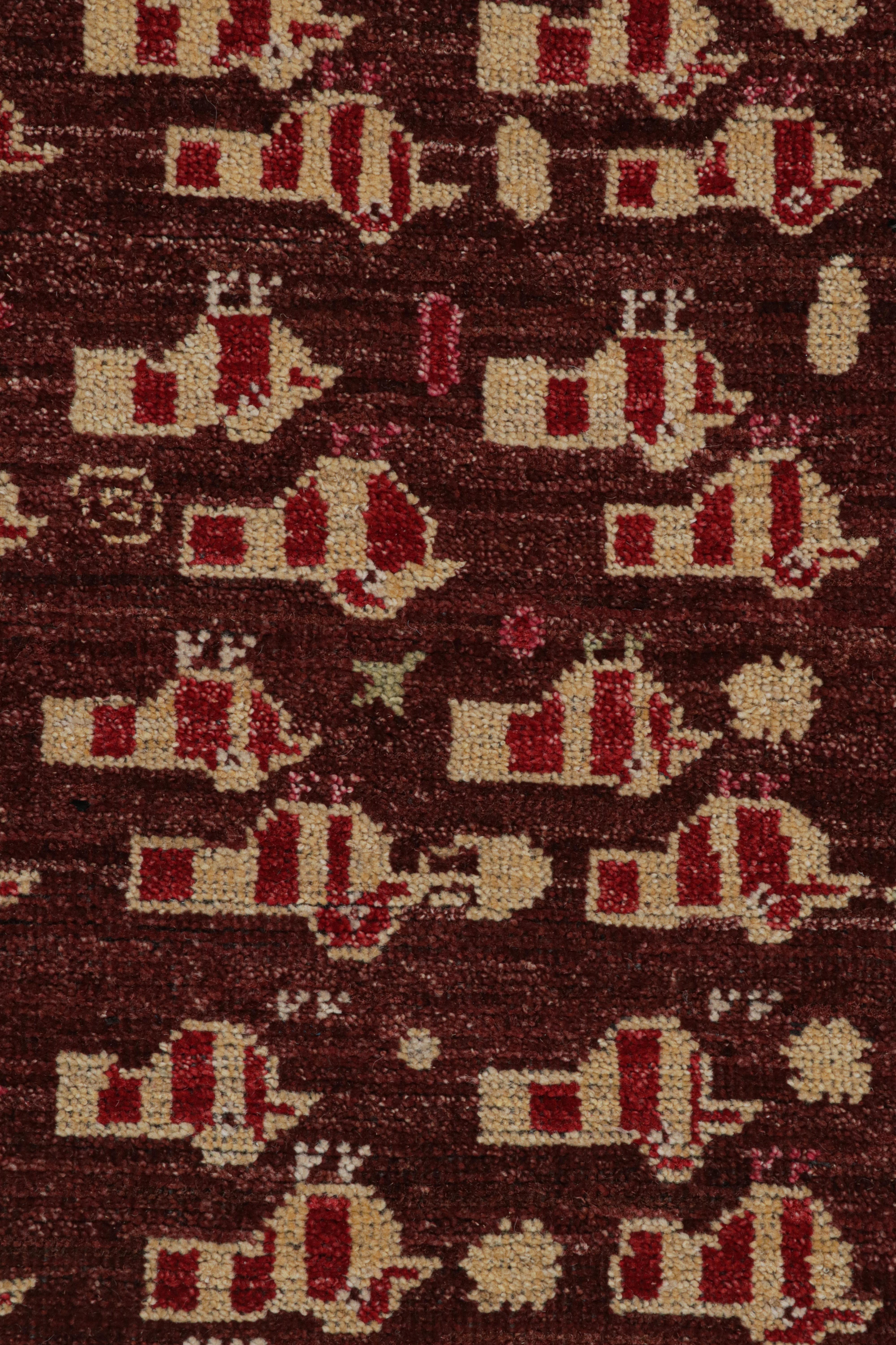 Tapis de course de style tribal à motifs géométriques rouges et dorés de Rug & Kilim Neuf - En vente à Long Island City, NY