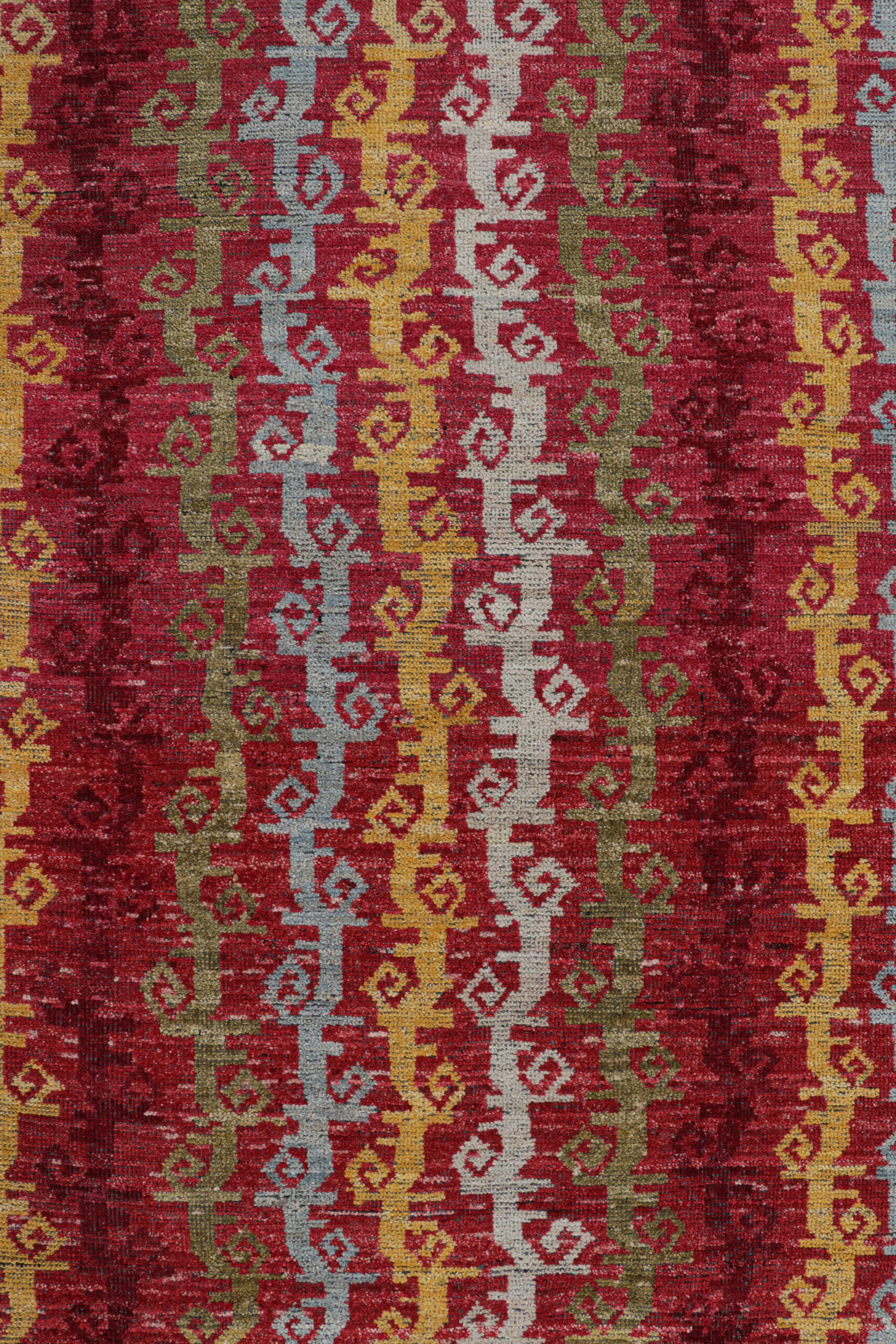Rug & Kilim's Tribal Style Läufer in Rot mit bunten, geometrischen Streifen (Indisch) im Angebot