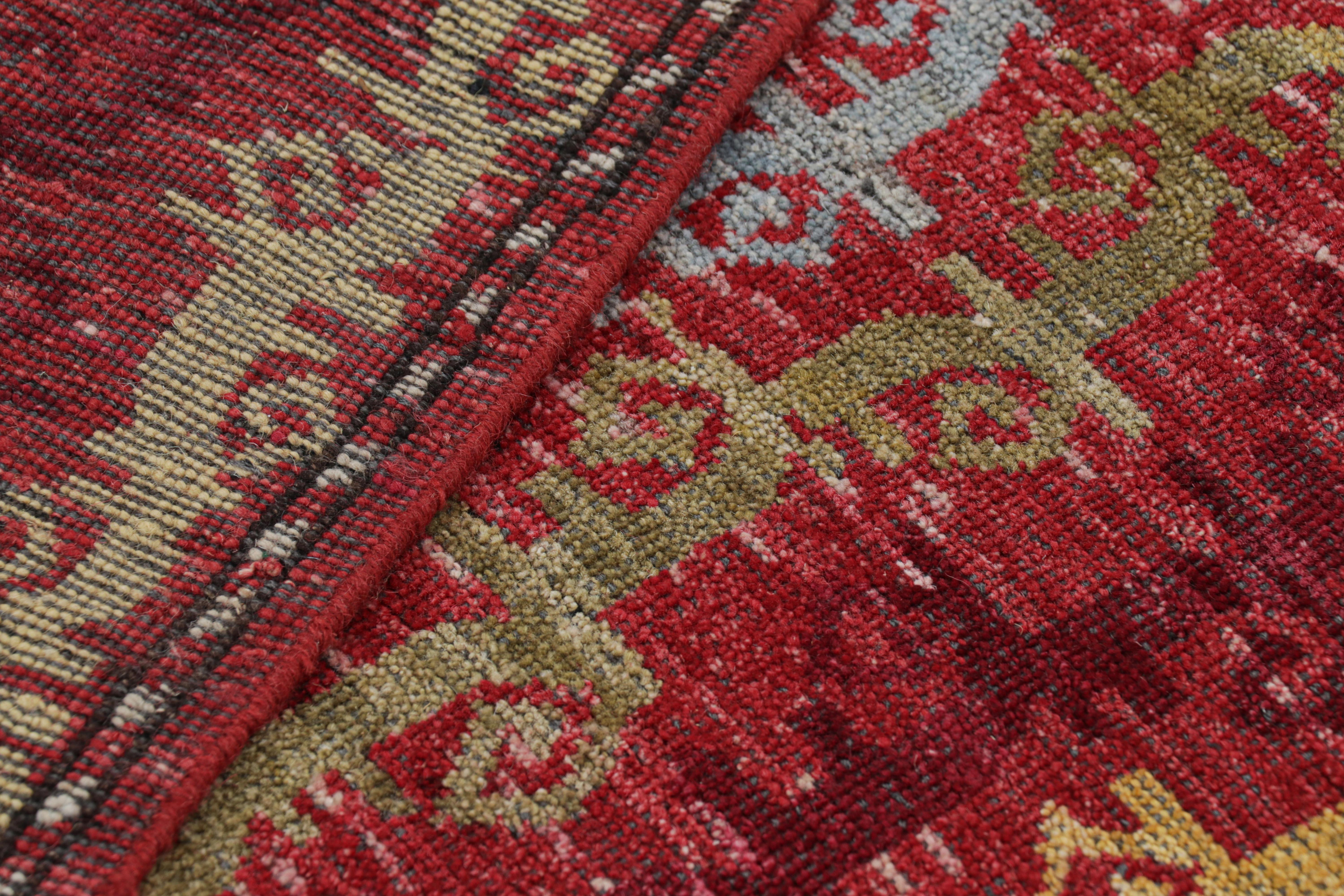 Alfombra de calle de estilo tribal Rug & Kilim en rojo con rayas geométricas de colores Lana en venta