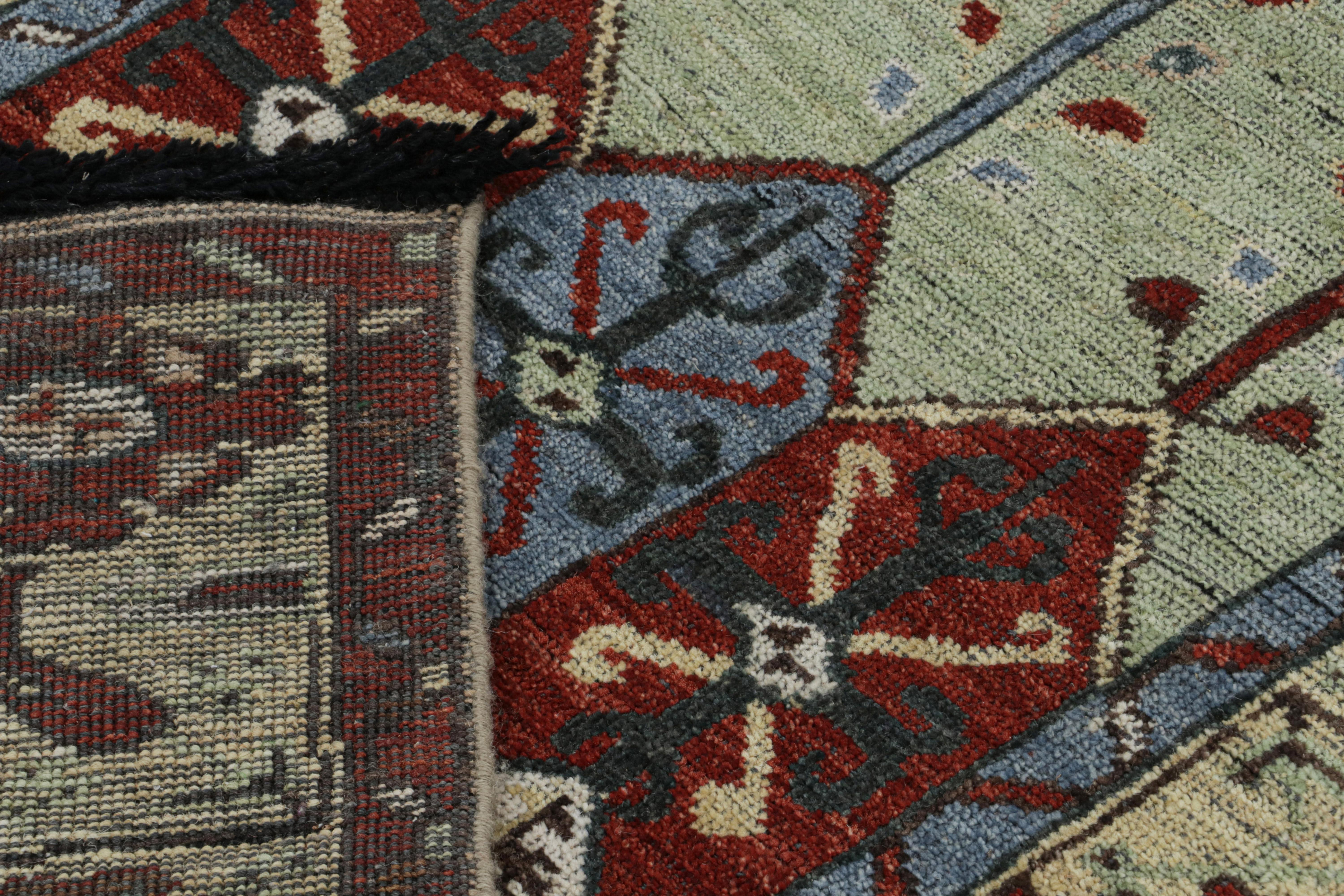 Rug & Kilim's Tribal Style Läufer in Rot mit Mihrab und floralen Mustern (21. Jahrhundert und zeitgenössisch) im Angebot