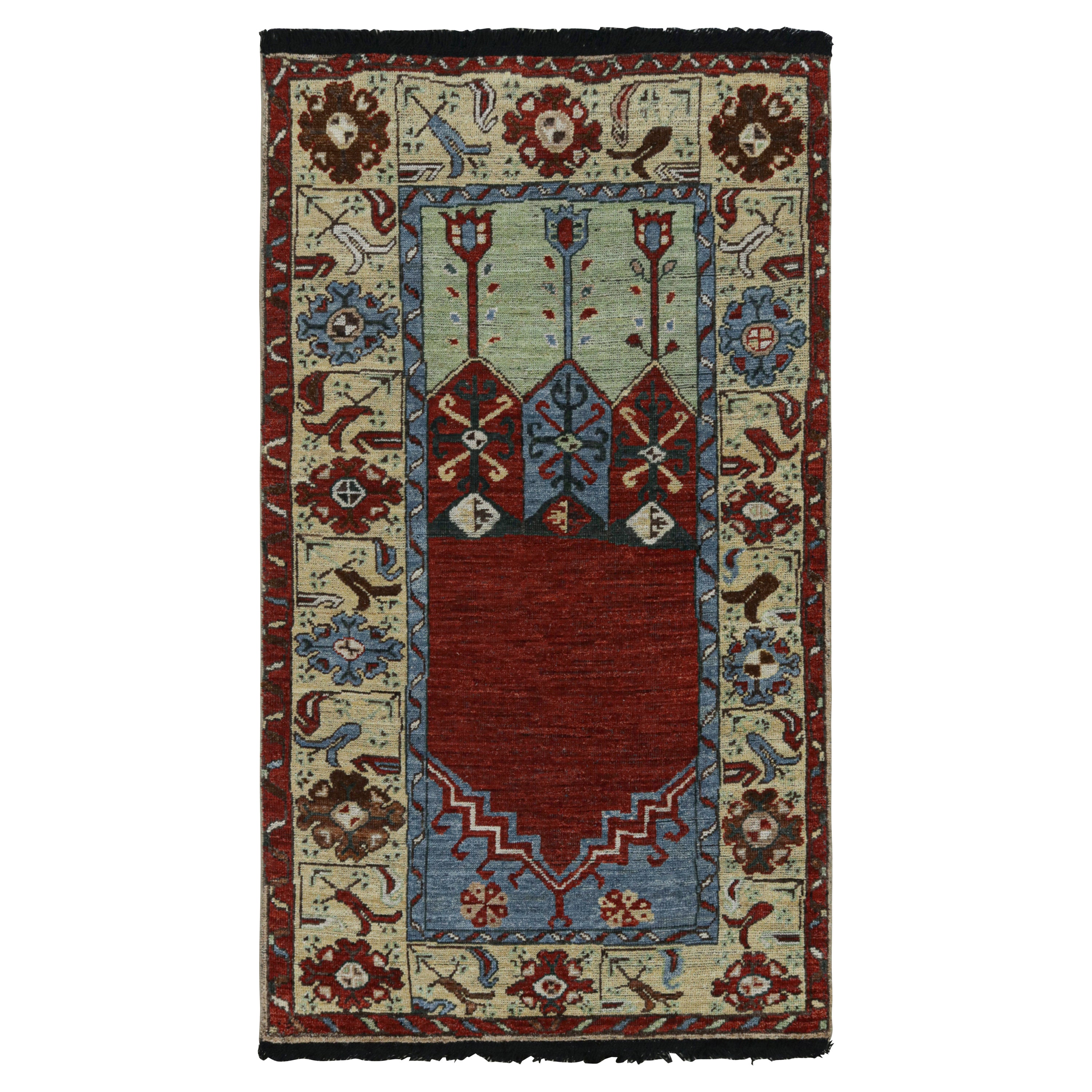Tapis de style tribal de Rug & Kilim, rouge, avec motifs de mihrab et de fleurs en vente