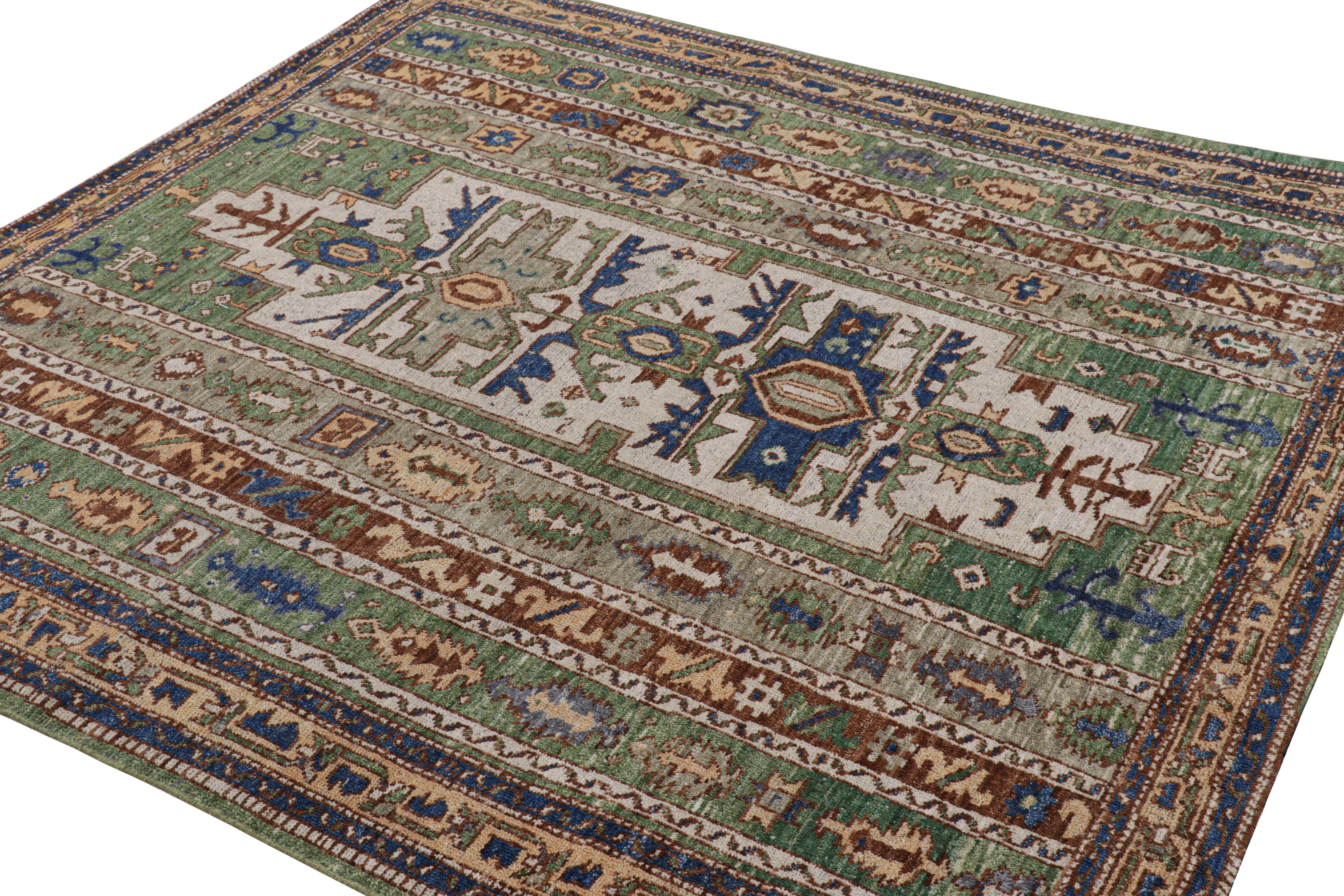 Rug & Kilim's quadratischer Teppich im Tribal-Stil in Grün mit geometrischen Mustern (Indisch) im Angebot