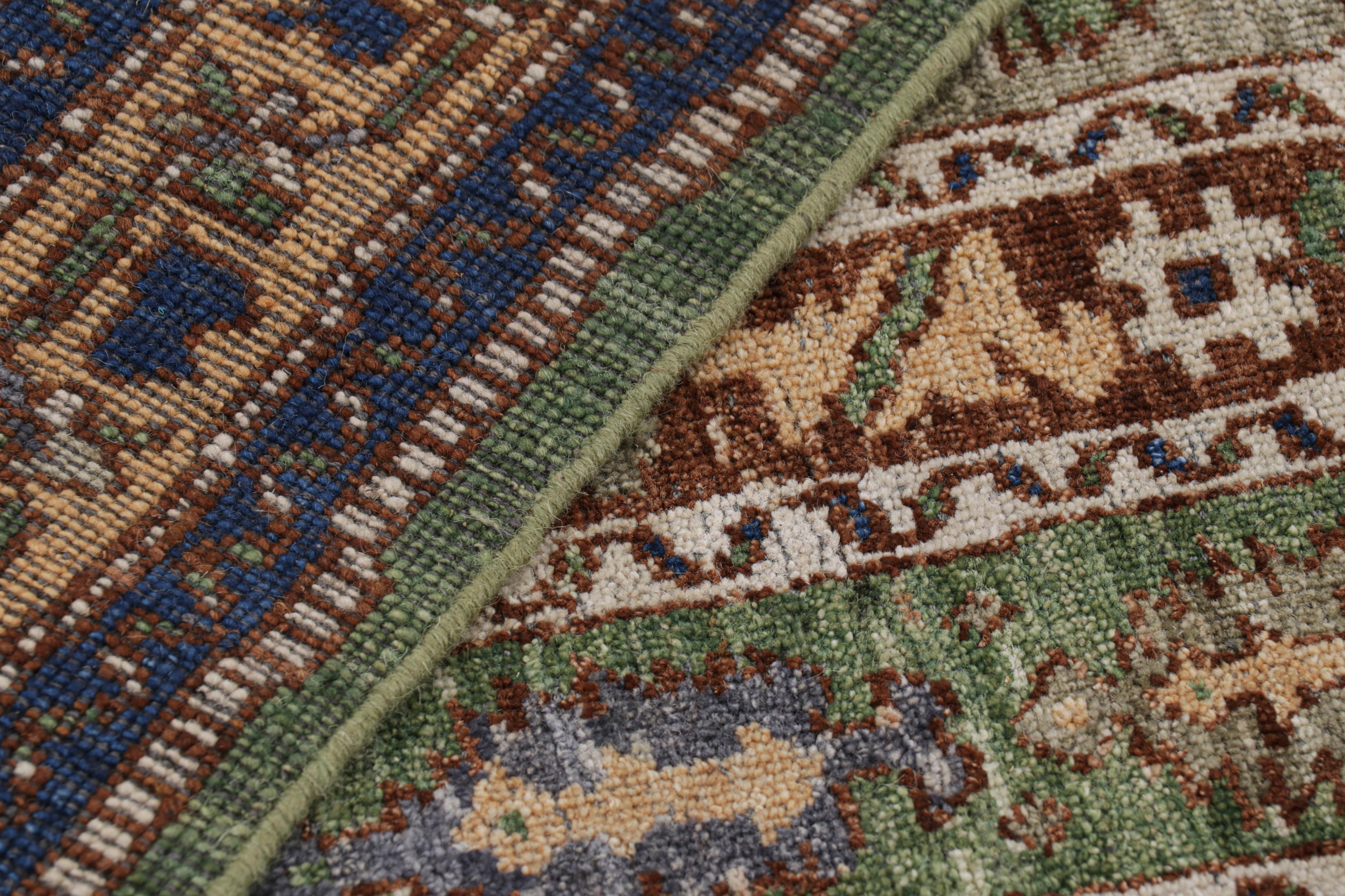 XXIe siècle et contemporain Tapis carré de style tribal à motifs géométriques en vert de Rug & Kilim en vente