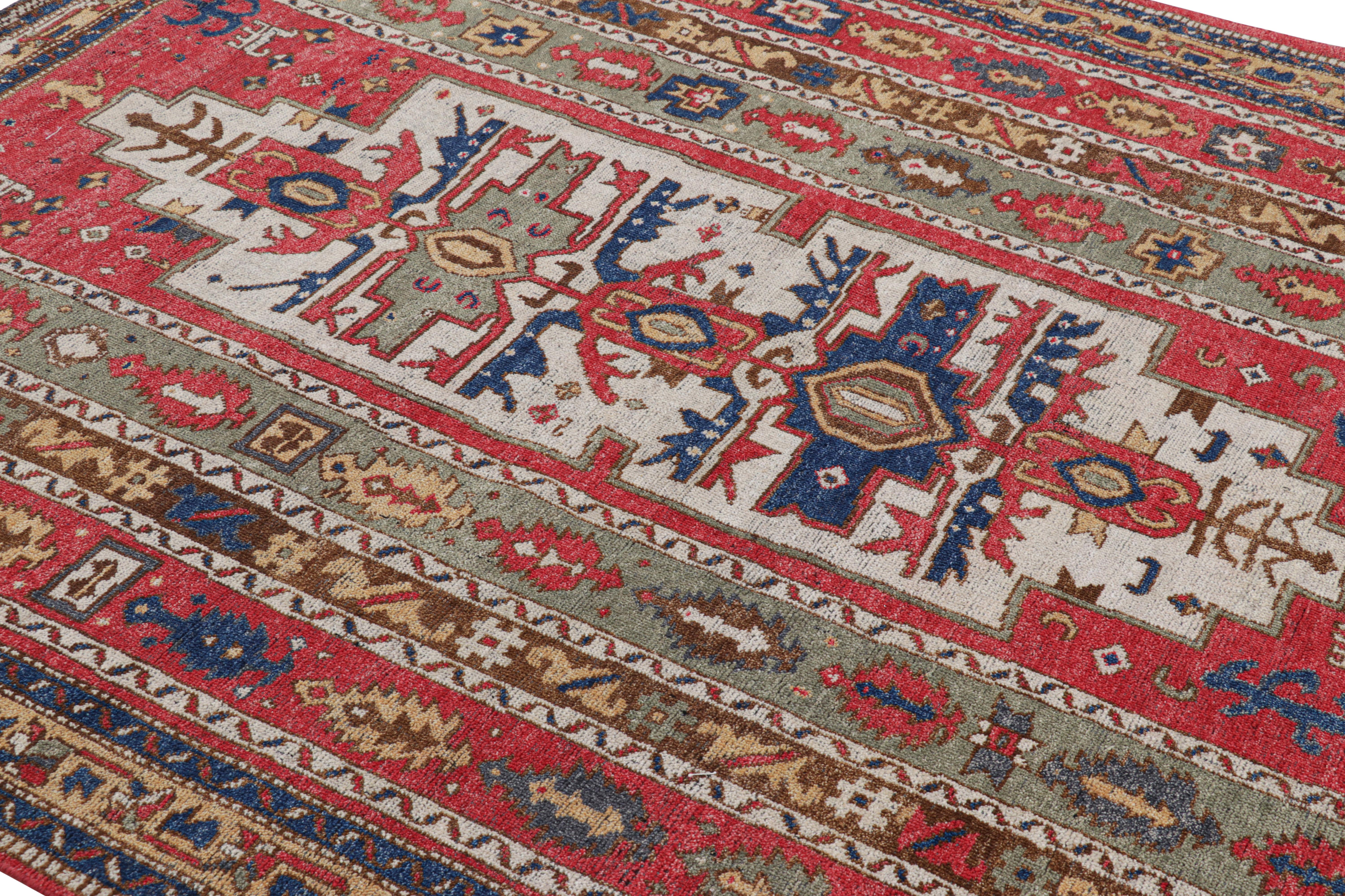 Noué à la main dans un mélange spécial de laine de Ghazni, ce tapis 7x7 de la collection Burano de Rug & Kilim s'inspire des Kilims tribaux avec des médaillons, des motifs et des rayures. 

Sur le Design/One : . 

Une nuance de rouge