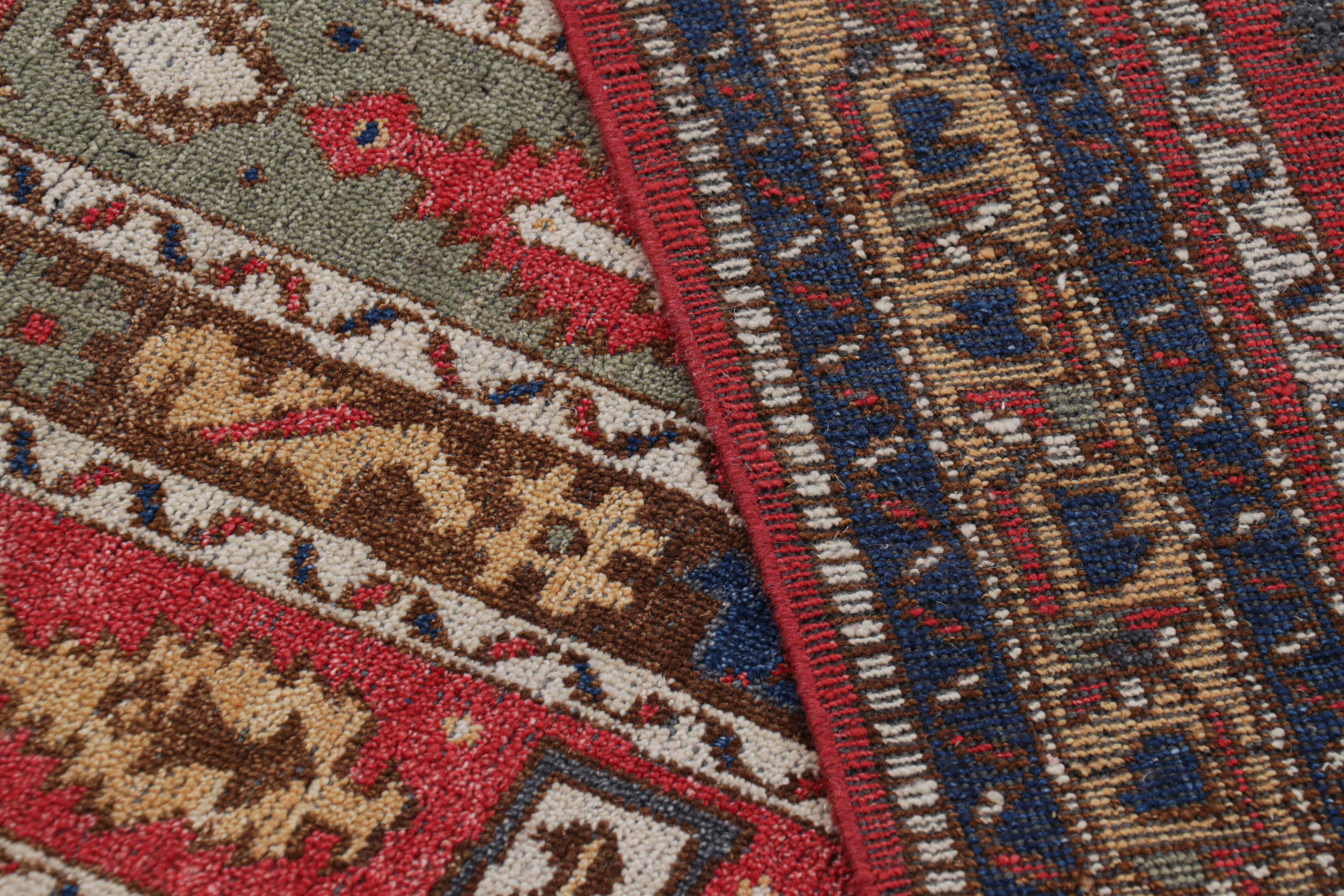 Laine Rug & Kilim's Tribal Style Square Rug in Red with Geometric Patterns (tapis carré de style tribal en rouge avec motifs géométriques) en vente
