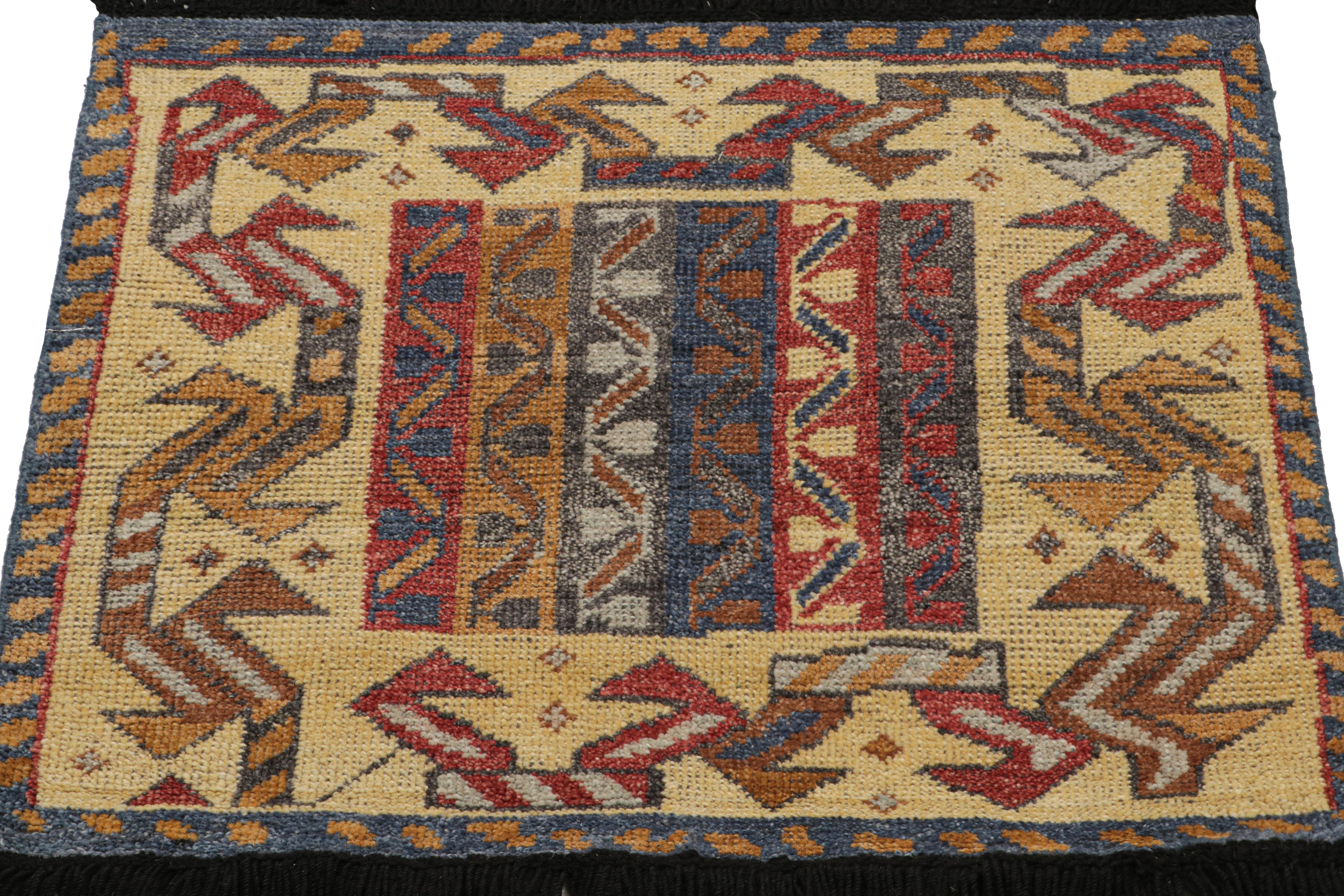 Rug & Kilim's Tribal Style Square Scatter Rug with Geometric Patterns (tapis carré à motifs géométriques) Neuf - En vente à Long Island City, NY