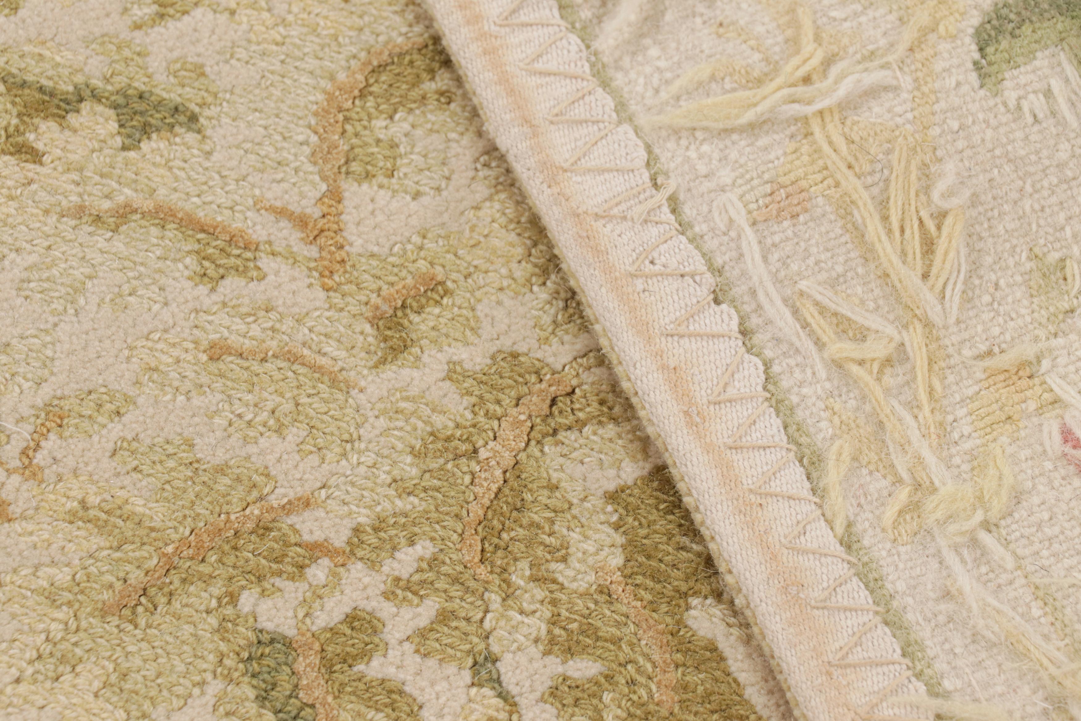 Rug & Kilims Flachgewebe im Tudor-Stil in Grün und Creme mit floralen Spaliermustern (Wolle) im Angebot