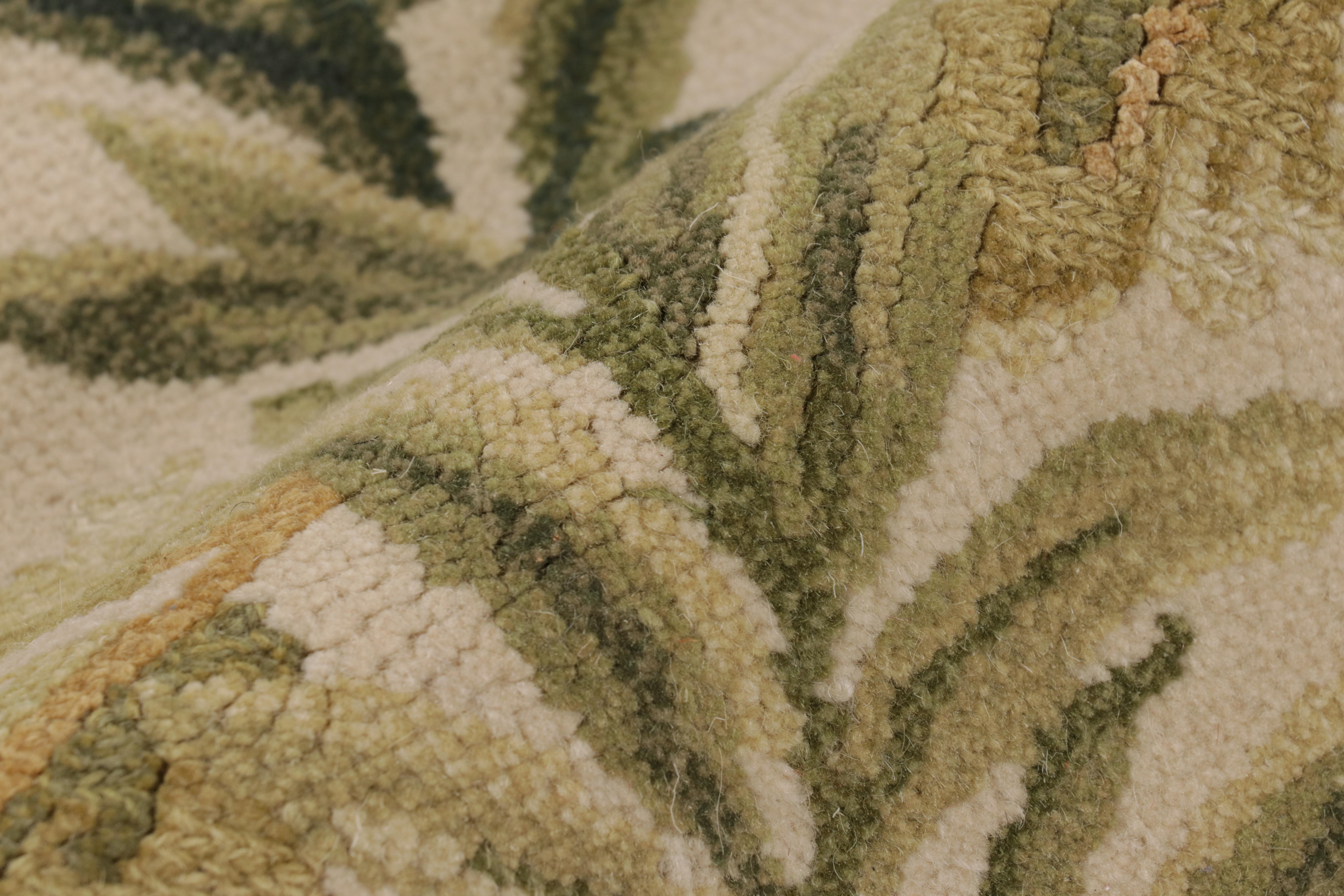 Rug & Kilims Flachgewebe im Tudor-Stil in Grün und Creme mit floralen Spaliermustern (Wolle) im Angebot