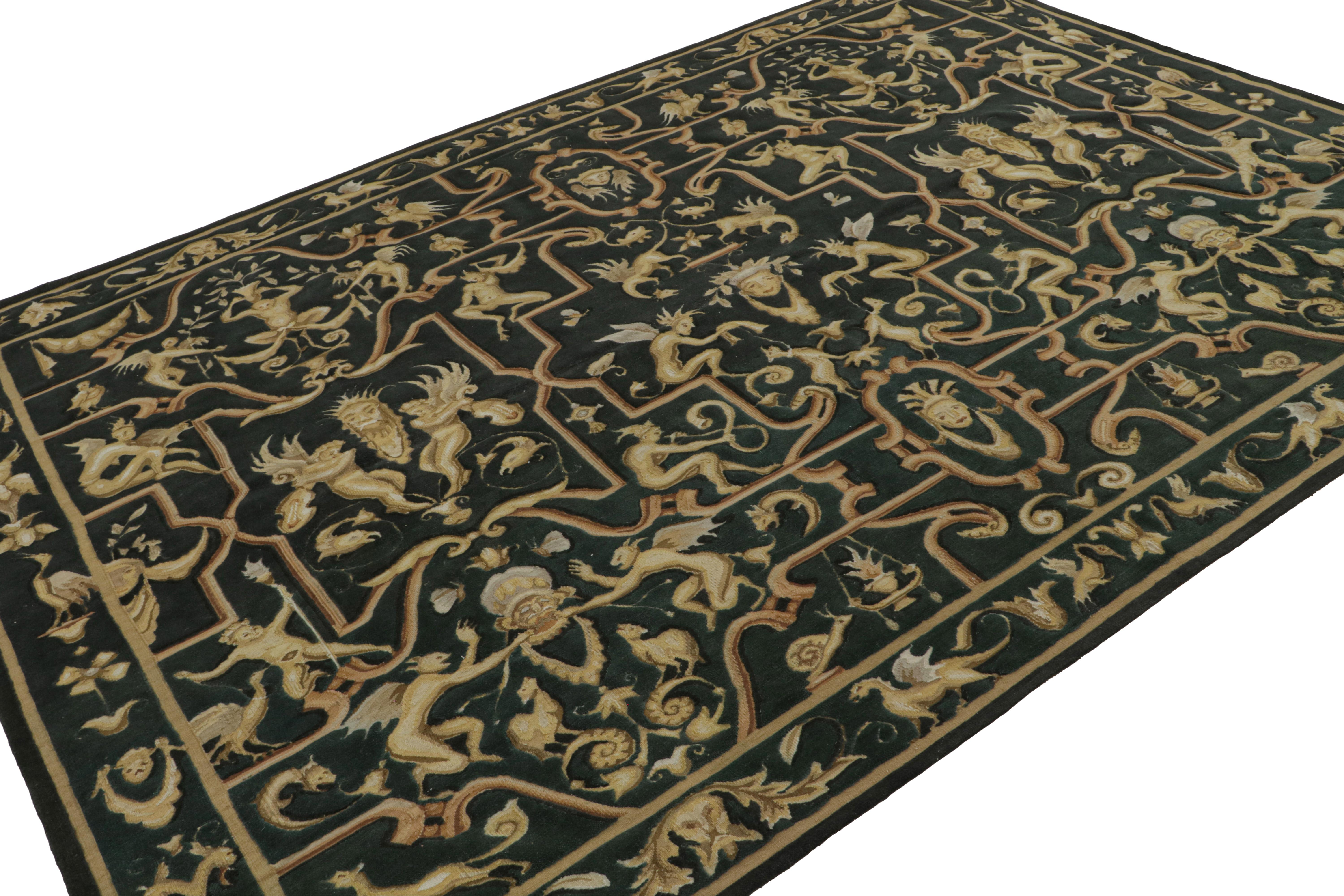 Dieser 8x11 große europäische Flachgewebe-Teppich aus handgeknüpfter Wolle in dunklem Teal zeigt eine Vielzahl von menschlichen, tierischen und mythologischen Figuren in Gold. Dieses königliche Design wurde von einem Tudor-Teppich und einem