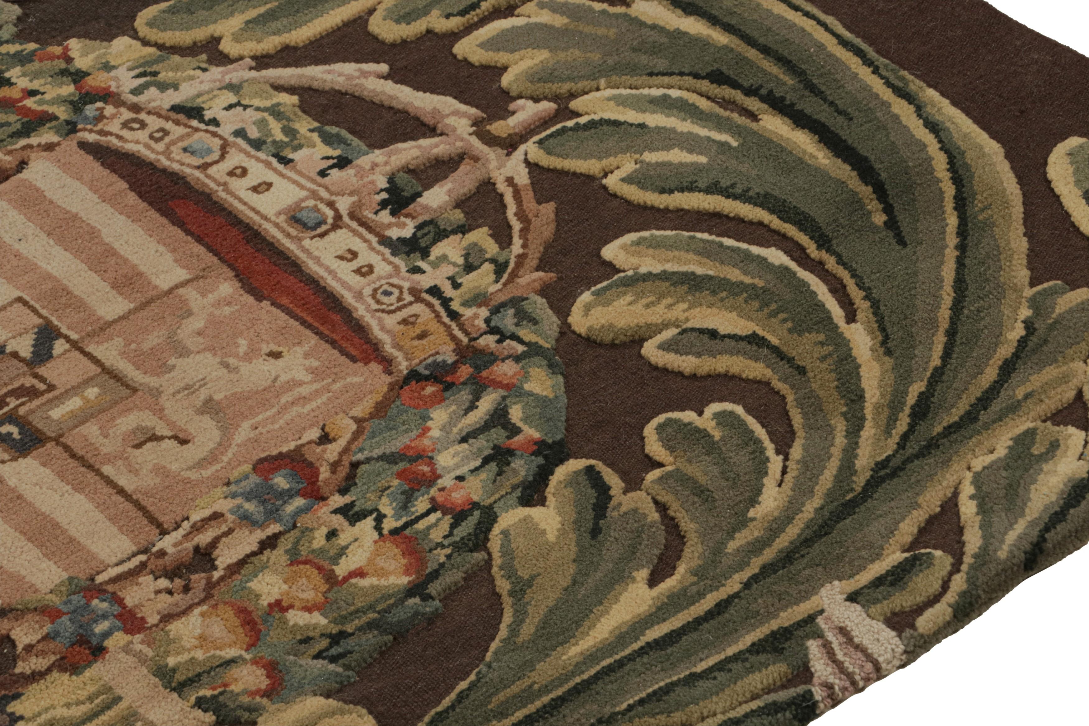 Annodato a mano Rug & Kilim è un runner a trama piatta in stile Tudor, con creste e motivi floreali in vendita