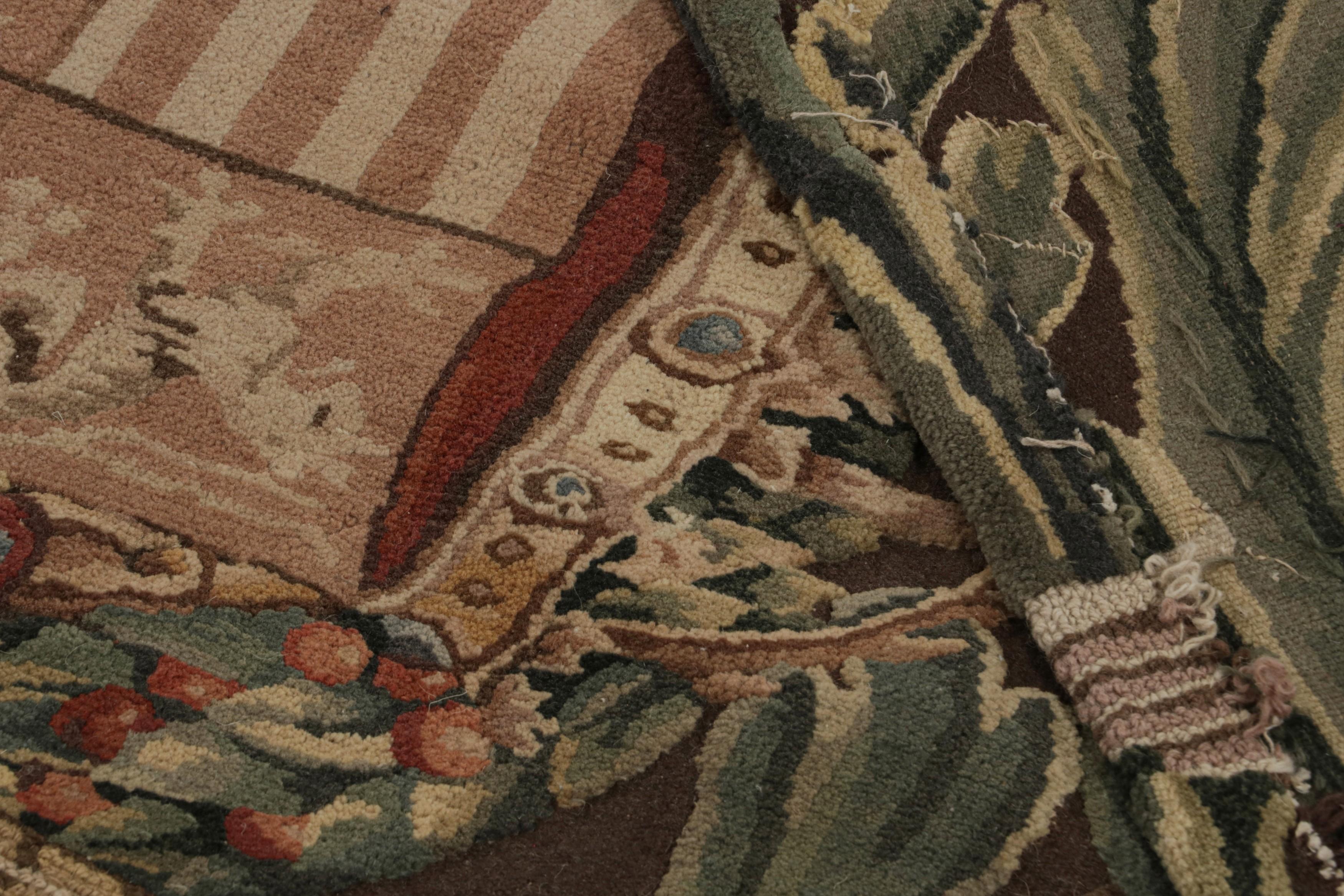 XXIe siècle et contemporain Tapis de style Tudor de Rug & Kilim, avec écussons et motifs floraux en vente