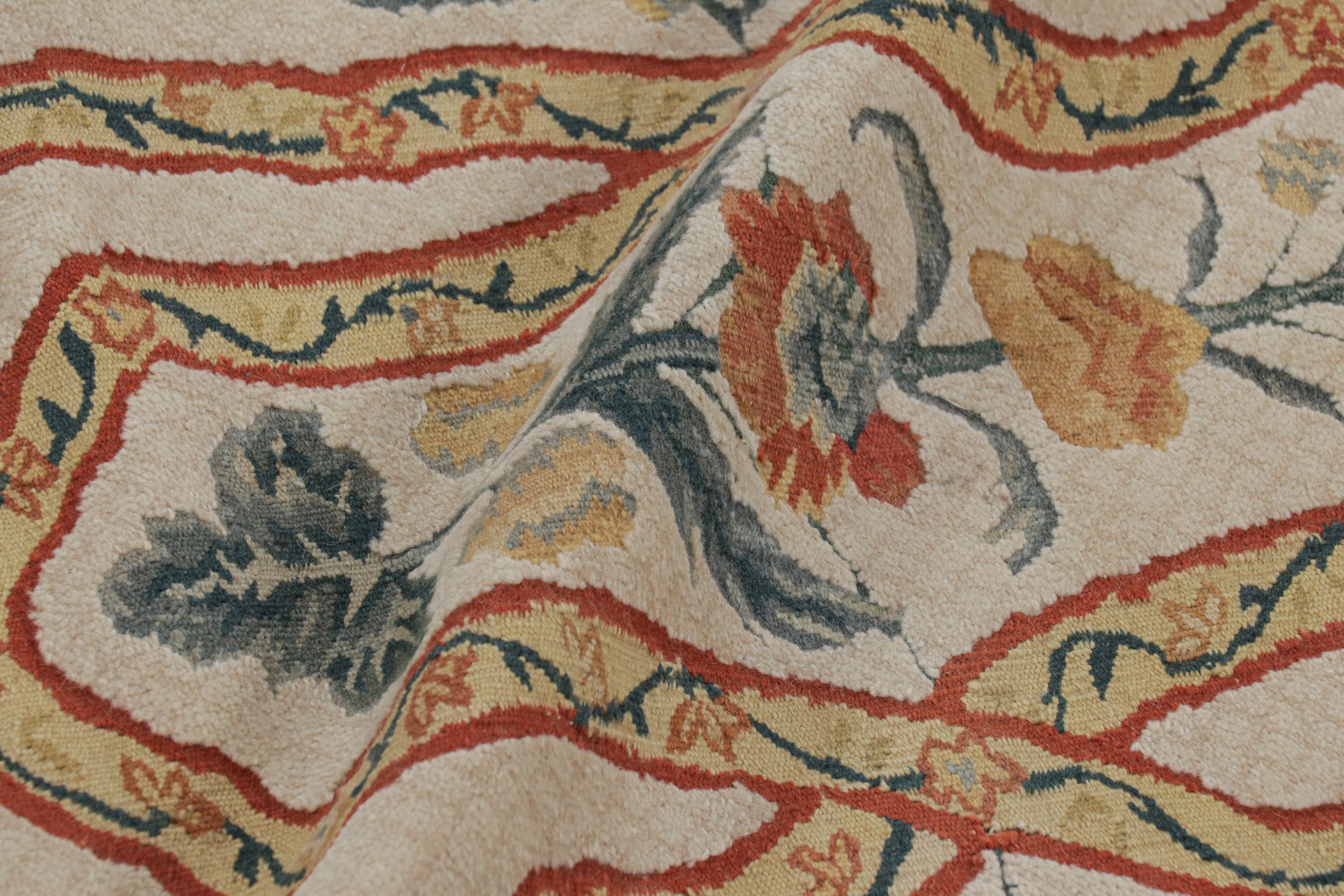 Alfombra estilo Tudor de Rug & Kilim en beige-crema con motivos geométricos y florales Lana en venta