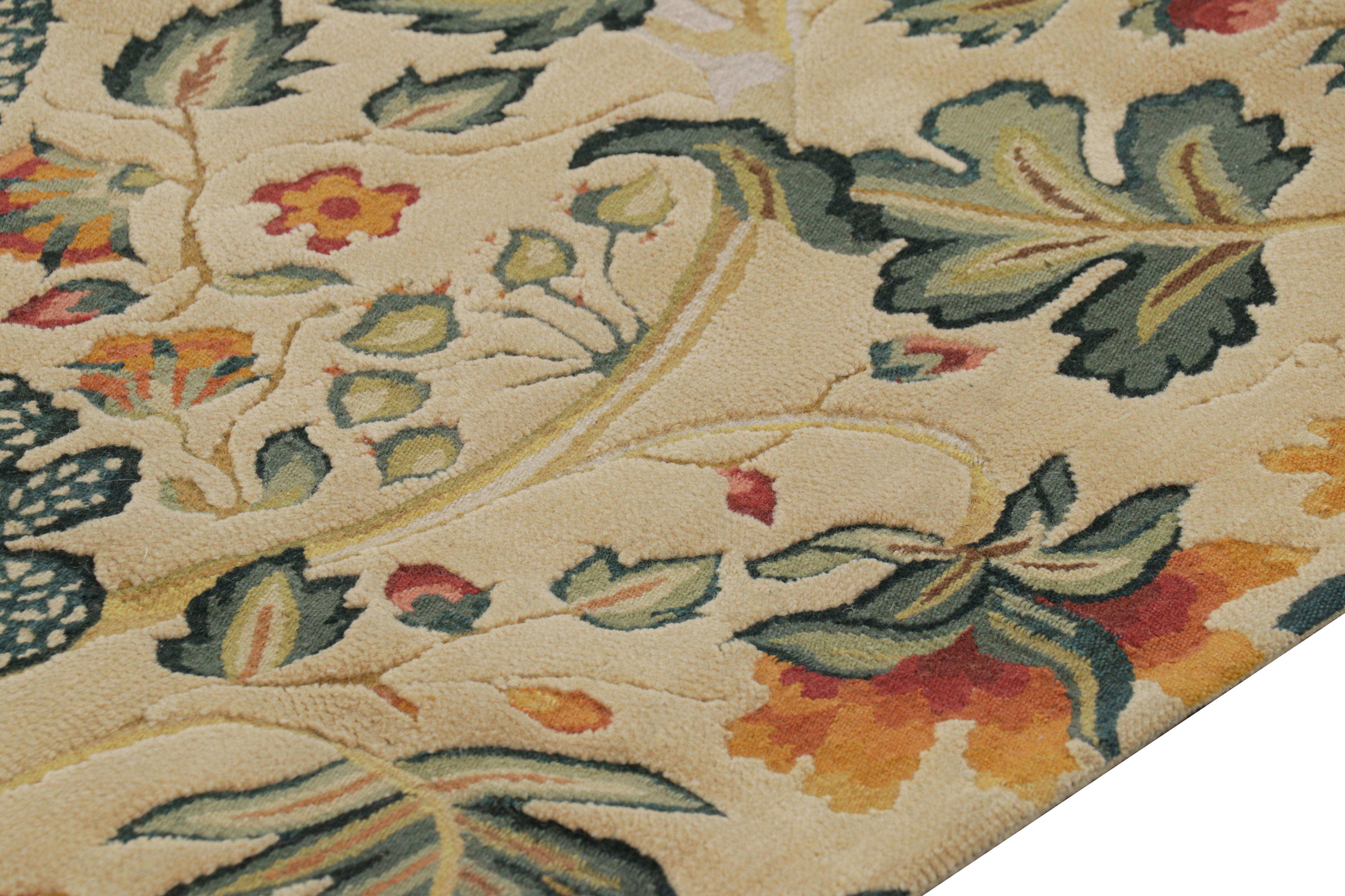 Tapis de style Tudor de Rug & Kilim en crème avec motifs floraux sarcelle Neuf - En vente à Long Island City, NY