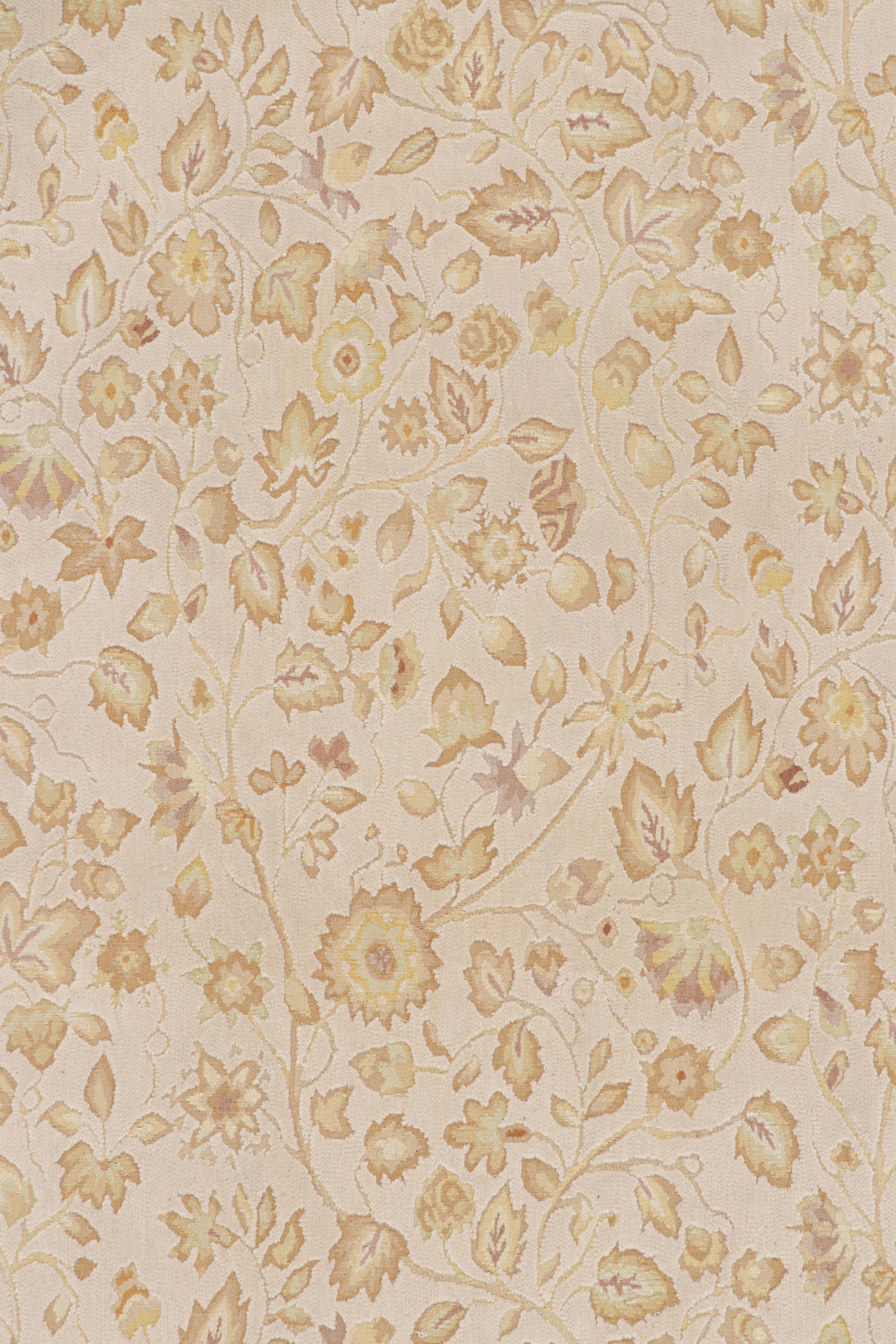 Rug & Kilim's Tudor Style Teppich in Weiß mit beige-braunen Blumenmustern (Chinesisch) im Angebot