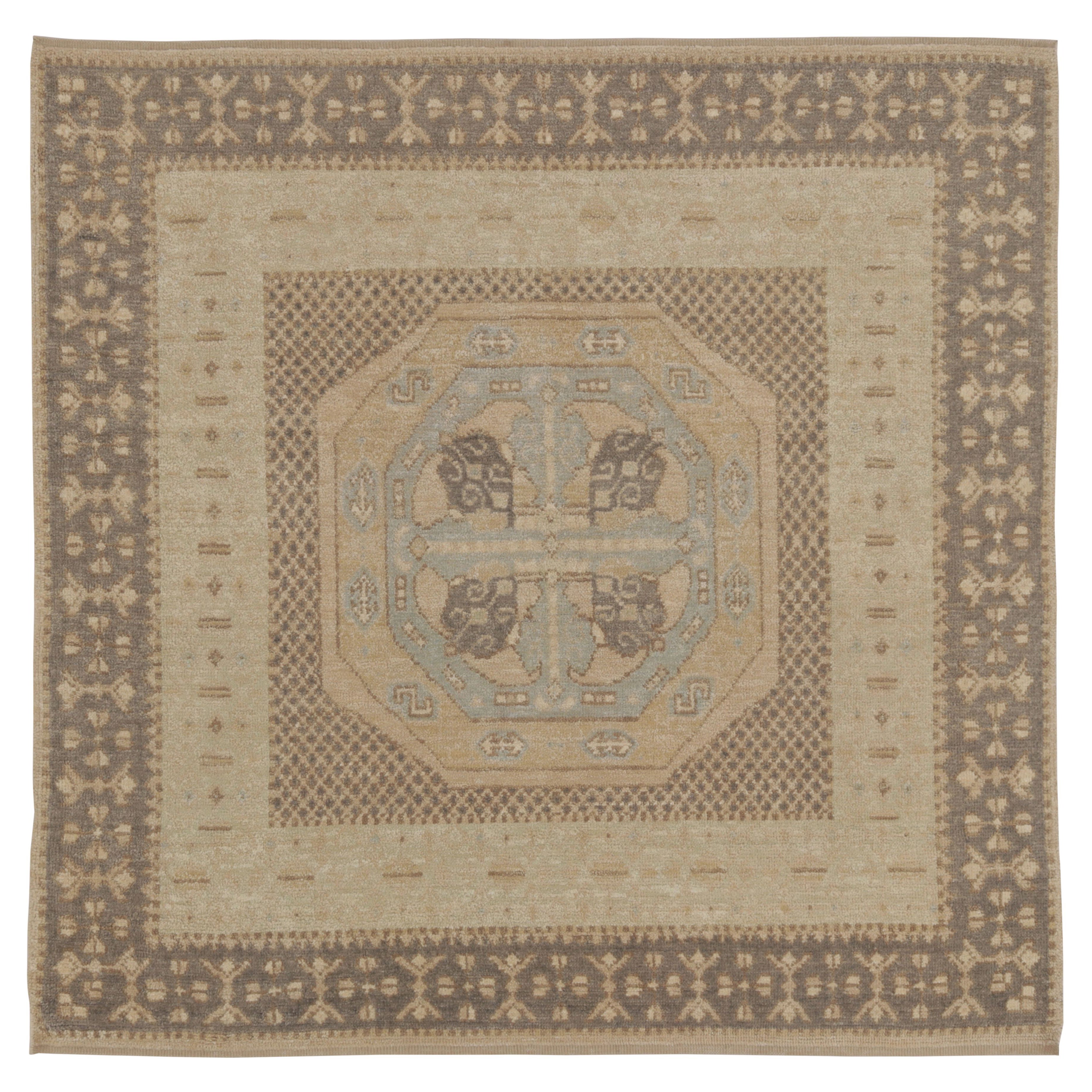 Rug 
Kilim’s Turkish-Inspired Rug in Beige and Gray with Concentric Medallions For Sale