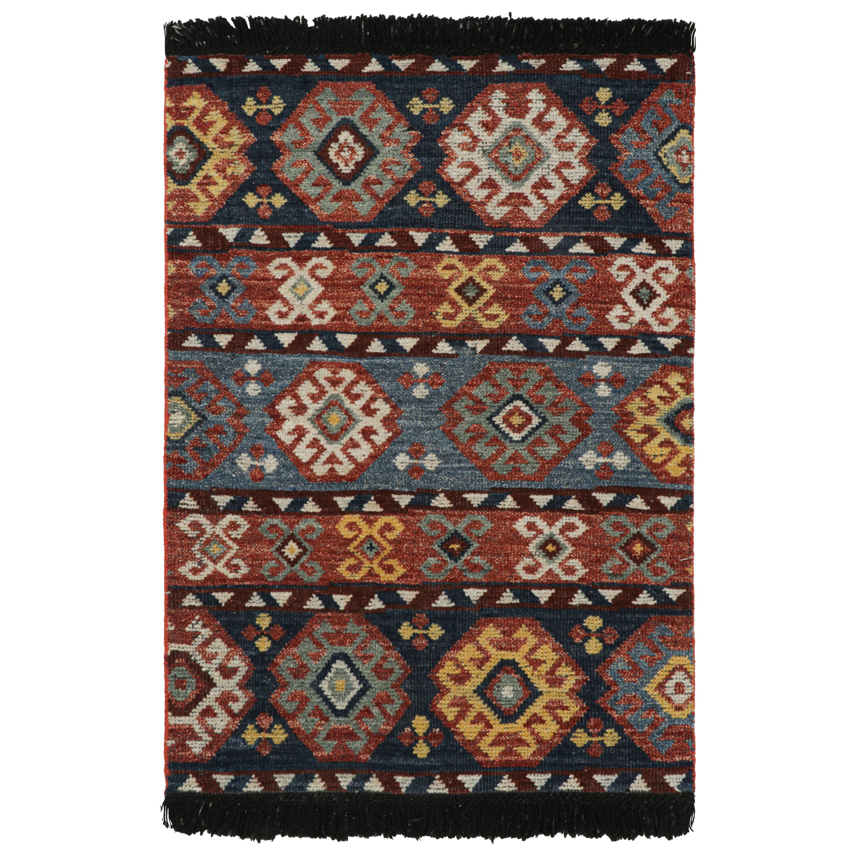 Tapis d
inspiration turque avec motifs géométriques et médaillons de Rug
Kilim