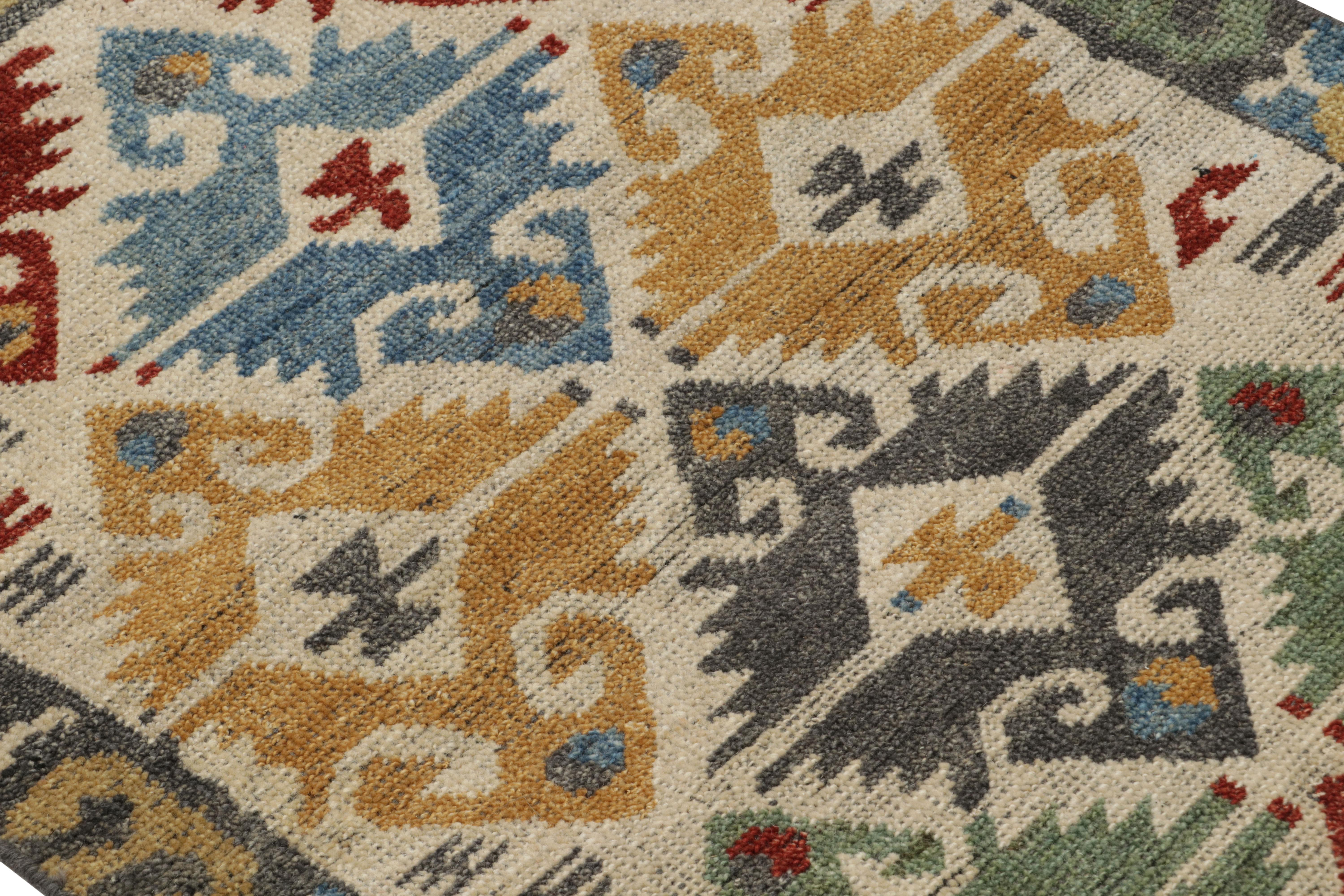 Alfombra de estilo turco Rug & Kilim en beige con motivos geométricos policromáticos en Nuevo estado para la venta en Long Island City, NY