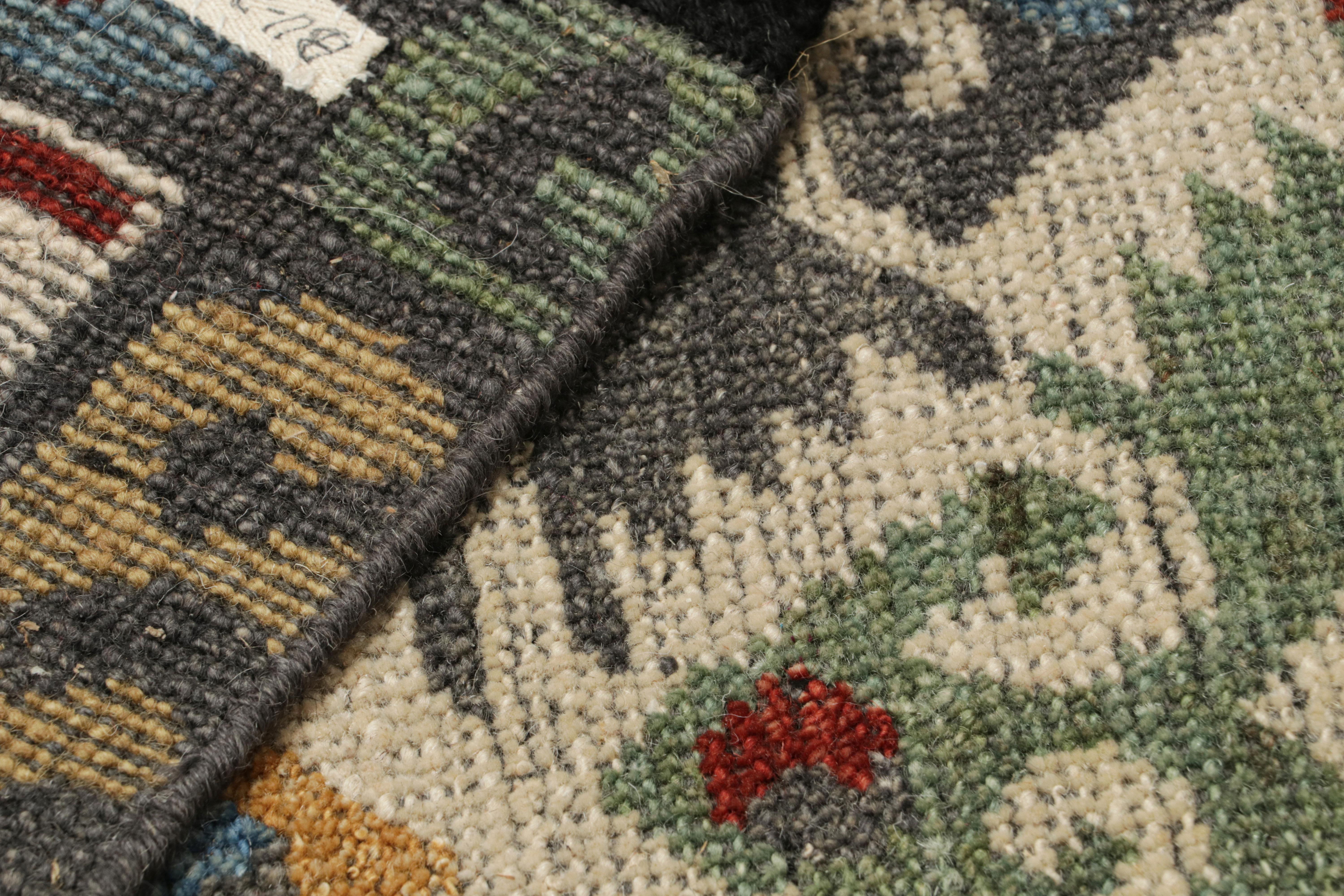 Alfombra de estilo turco Rug & Kilim en beige con motivos geométricos policromáticos Siglo XXI y contemporáneo en venta