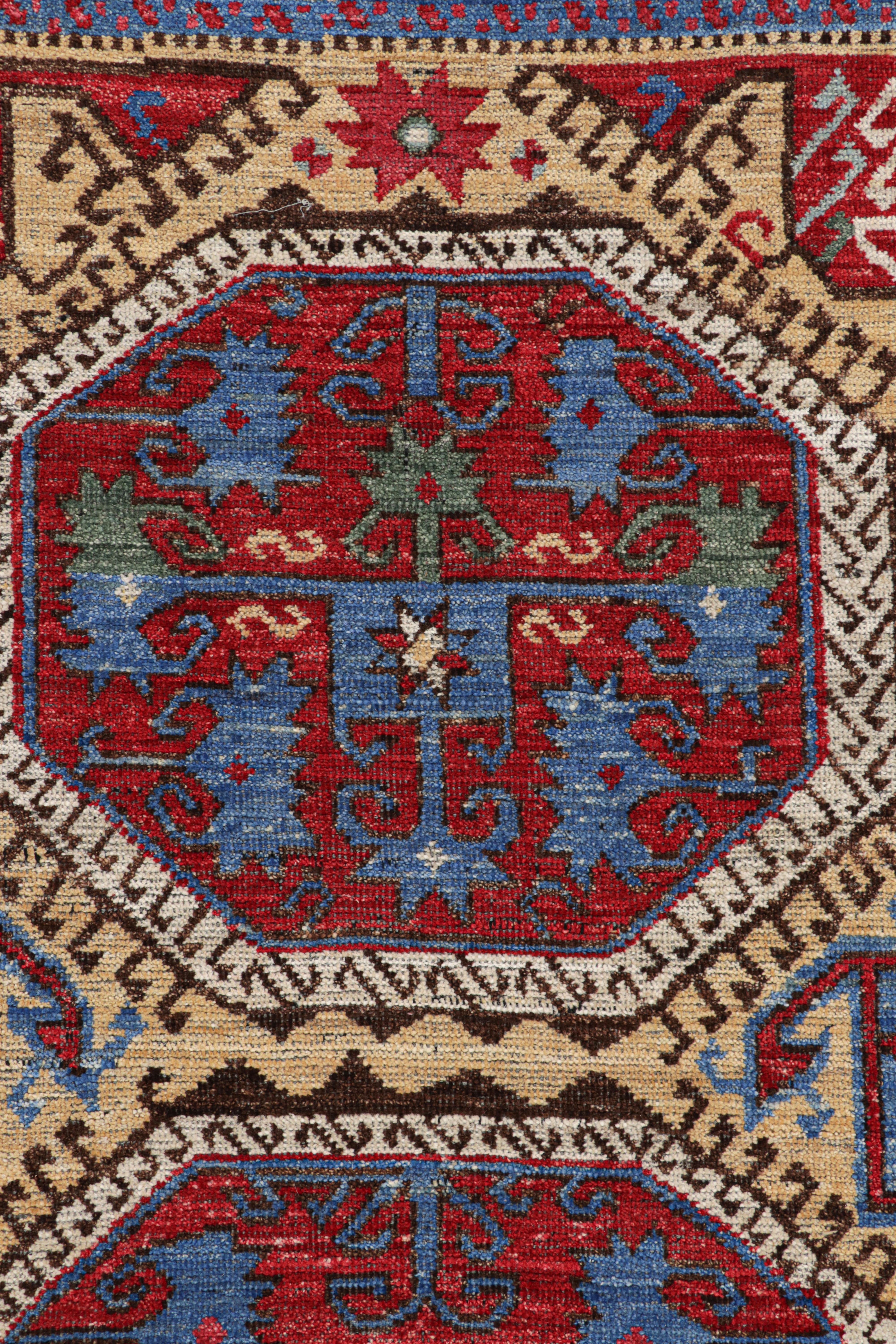 Türkischer Teppich von Rug & Kilim in Rot mit großflächigen geometrischen Medaillons im Zustand „Neu“ im Angebot in Long Island City, NY