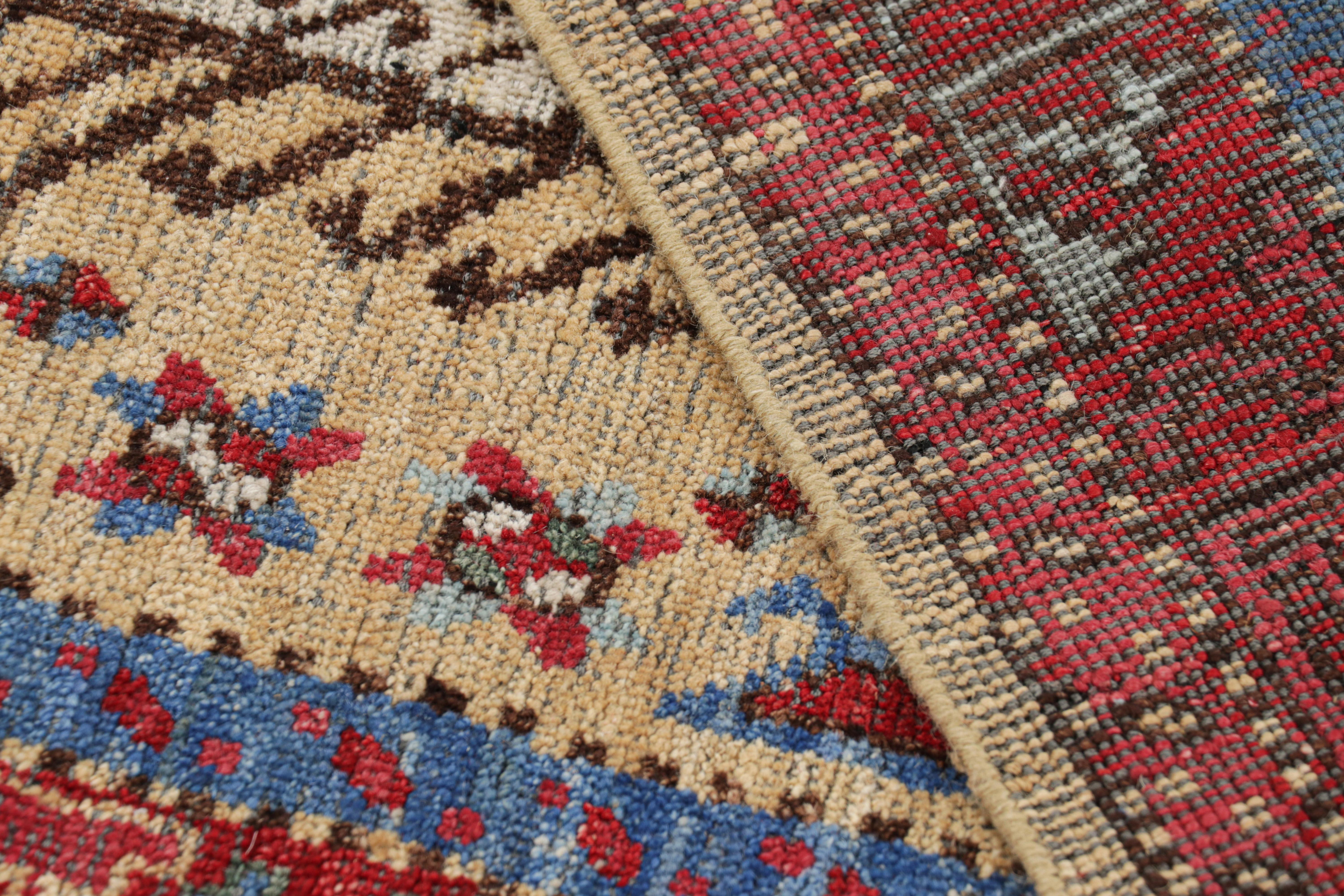 Türkischer Teppich von Rug & Kilim in Rot mit großflächigen geometrischen Medaillons (21. Jahrhundert und zeitgenössisch) im Angebot