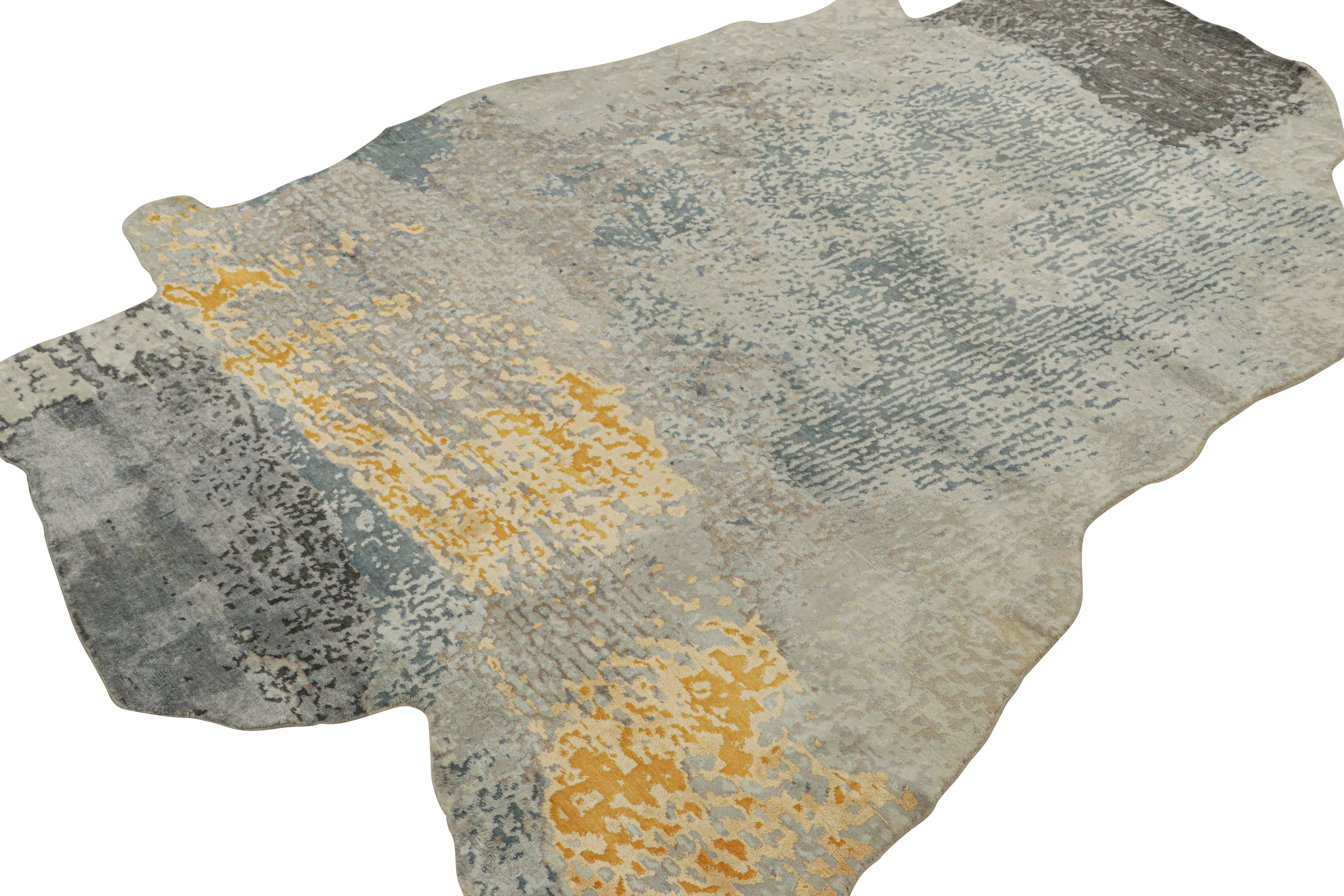 Questo tappeto di forma irregolare 8x10 è una nuova aggiunta alla collezione di tappeti moderni di Rug & Kilim. Annodato a mano in lana e seta, il suo design esplora l'arte astratta in una nuova e audace moda e in una qualità intricata. .

Questo