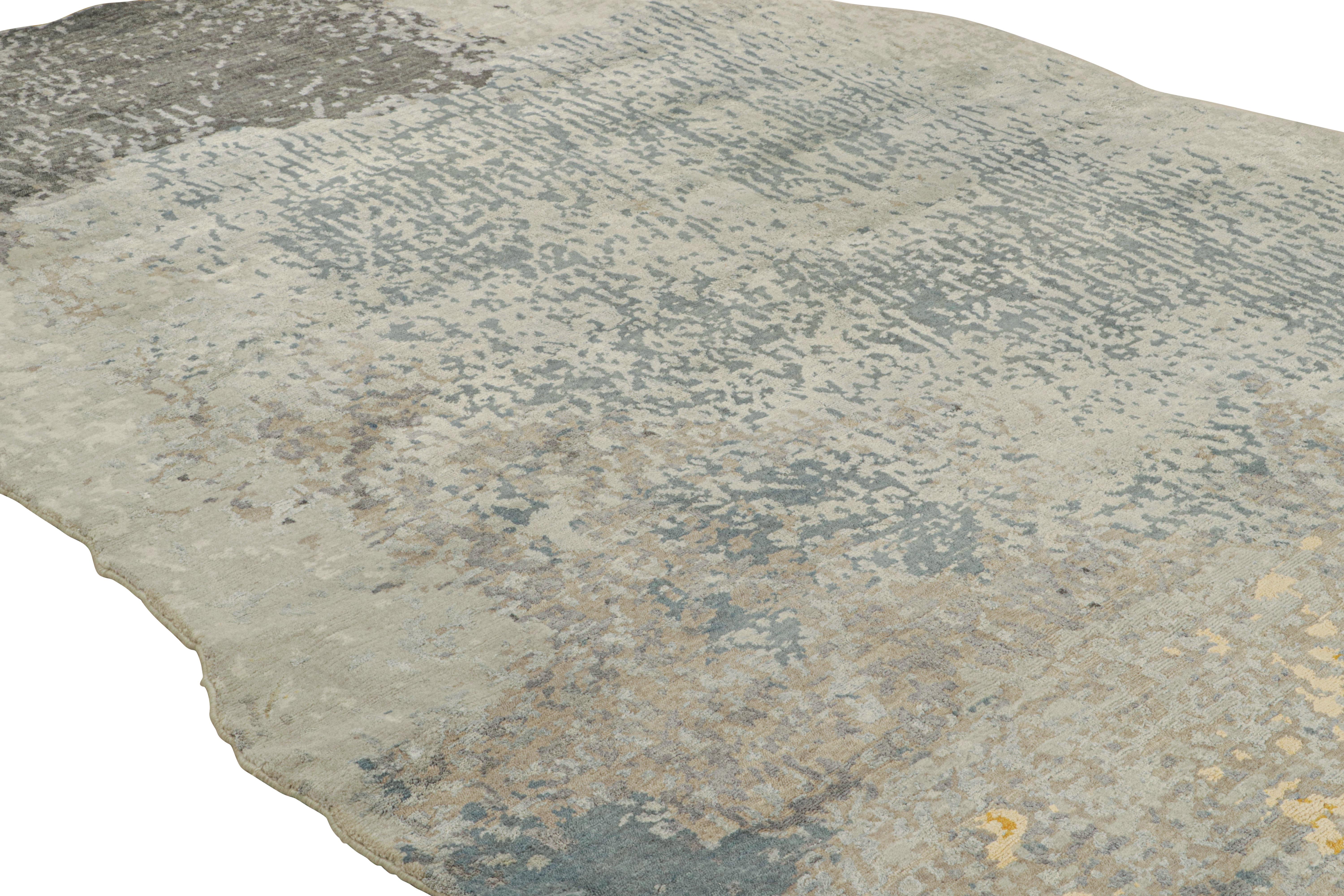 Alfombra abstracta sin forma en dorado, gris y azul de Rug & Kilim Indio en venta