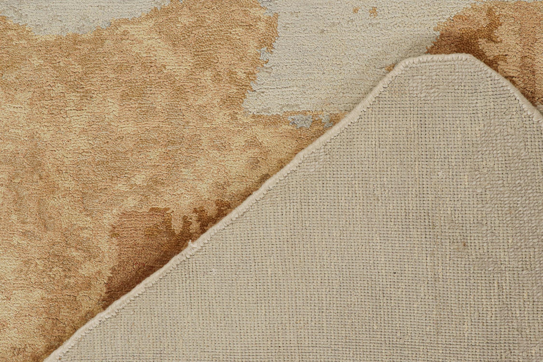 XXIe siècle et contemporain Rug & Kilim's Unshaped Abstract Rug in Gold, Gray and Blue (tapis abstrait non façonné en or, gris et bleu) en vente