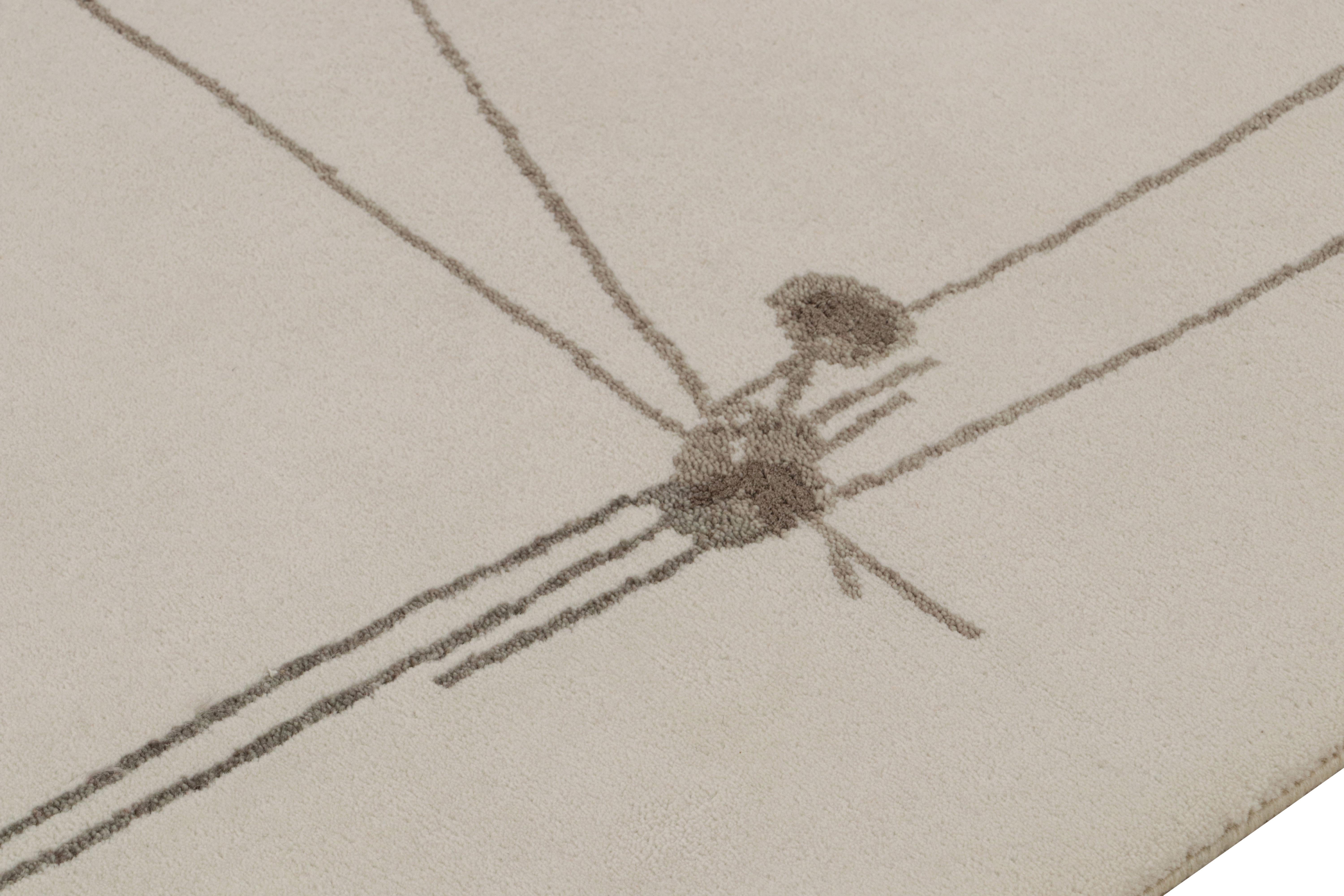 Rug & Kilim's weißer minimalistischer Teppich im Stil der Jahrhundertmitte mit geometrischem Muster (Indisch) im Angebot