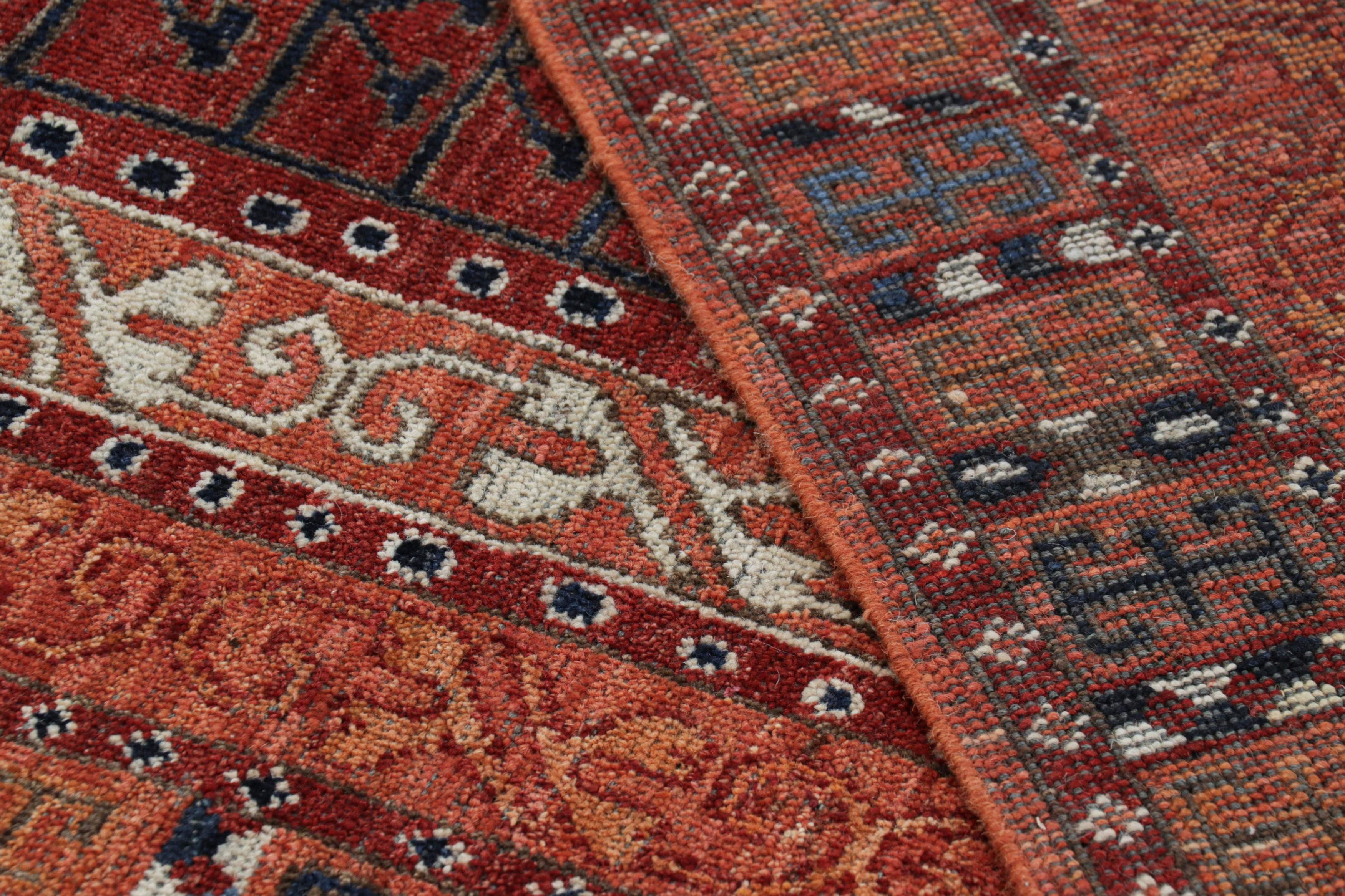 XXIe siècle et contemporain Rug & Kilim's Yomut Ensi Style Rug in Red and Blue With Geometric Patterns (tapis de style Yomut Ensi en rouge et bleu avec des motifs géométriques) en vente