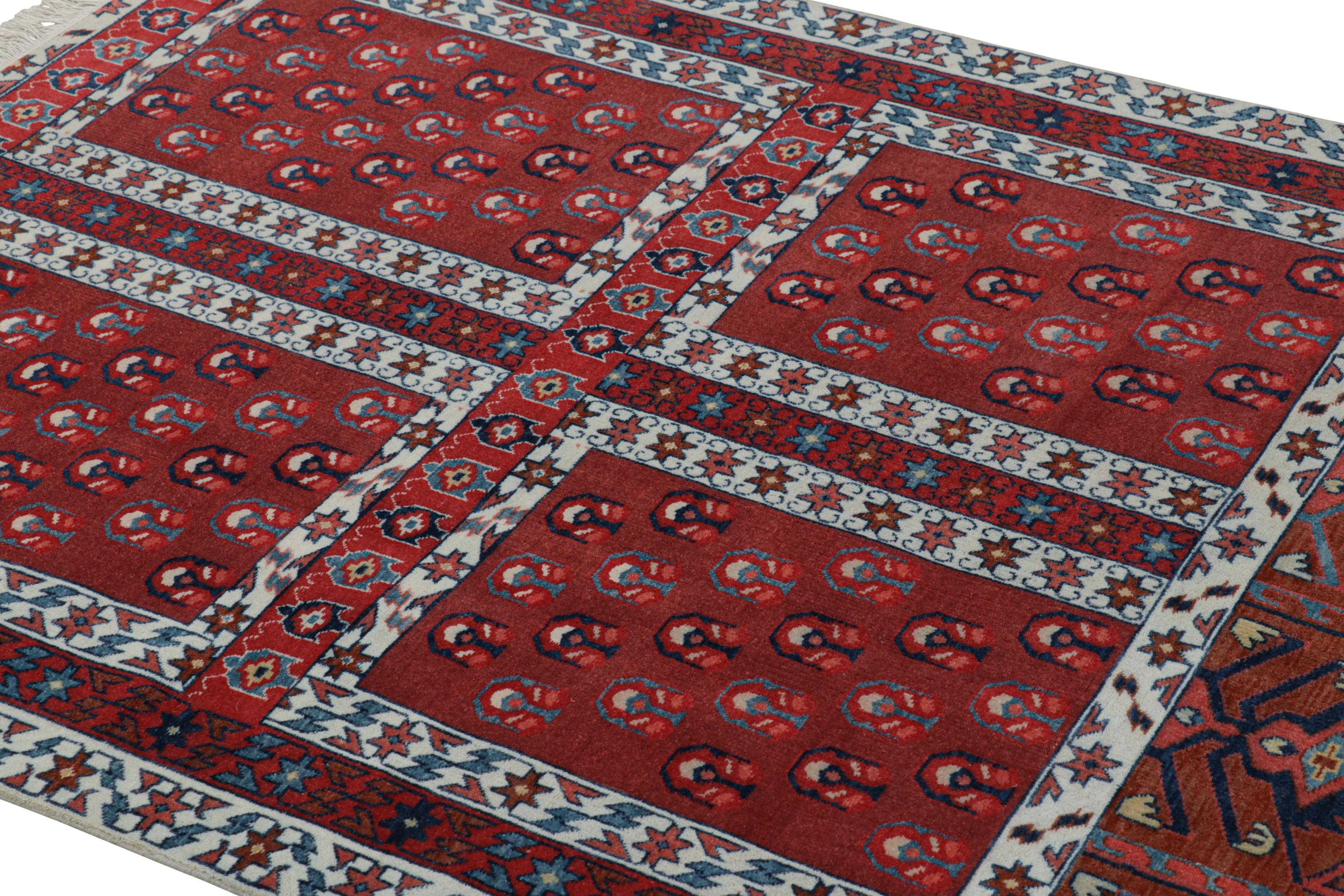 Dieser moderne 4x5-Teppich aus handgeknüpfter Wolle ist eine aufregende neue Ergänzung der Modern Classics-Teppichkollektion von Rug & Kilim - eine Neuinterpretation wichtiger Klassiker und traditioneller Teppichdesigns, wie dieses Stück in seiner