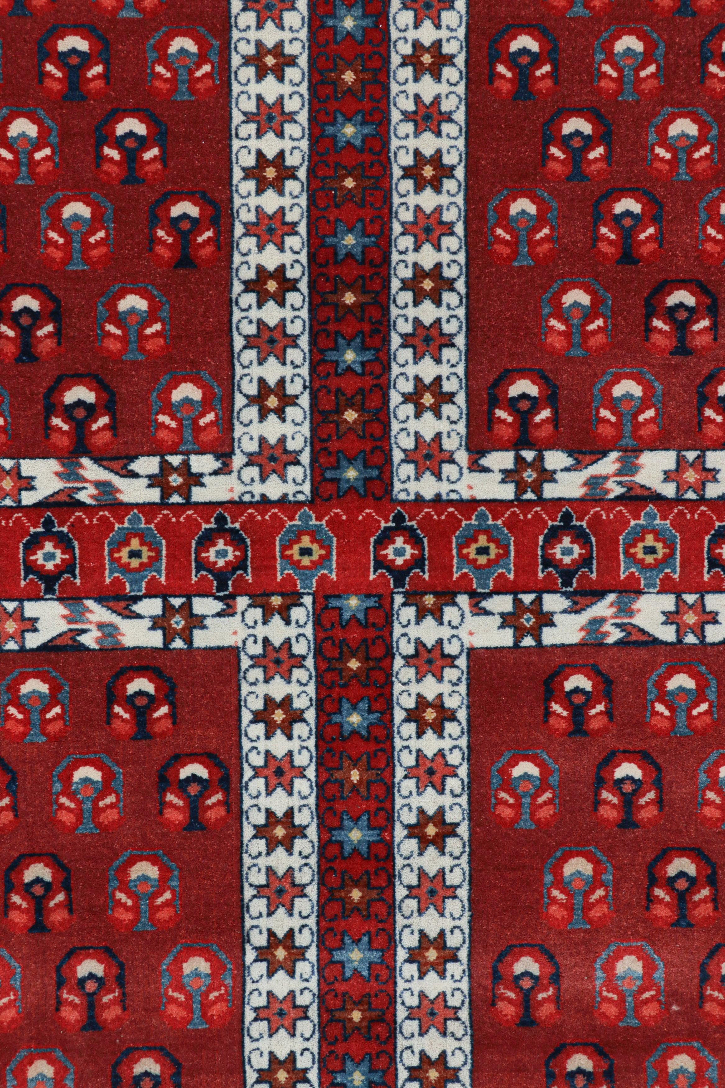 Rug & Kilim's Yomut Ensi Style Rug in Rot und Weiß mit geometrischen Mustern (21. Jahrhundert und zeitgenössisch) im Angebot
