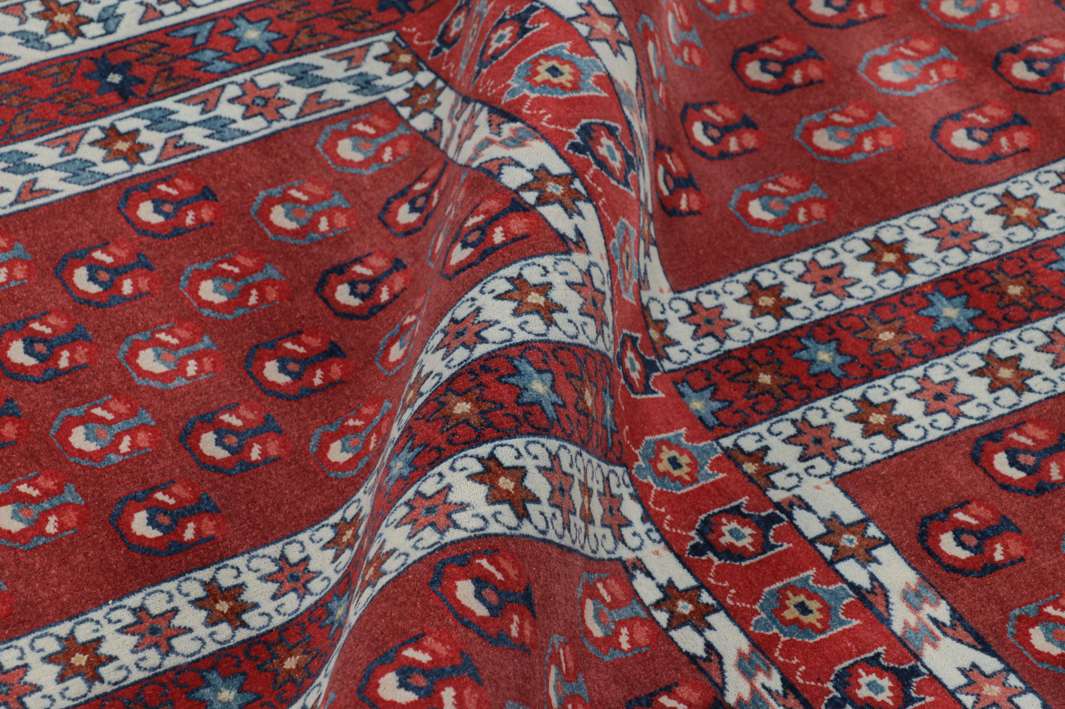 Rug & Kilim's Yomut Ensi Style Rug in Rot und Weiß mit geometrischen Mustern (Wolle) im Angebot