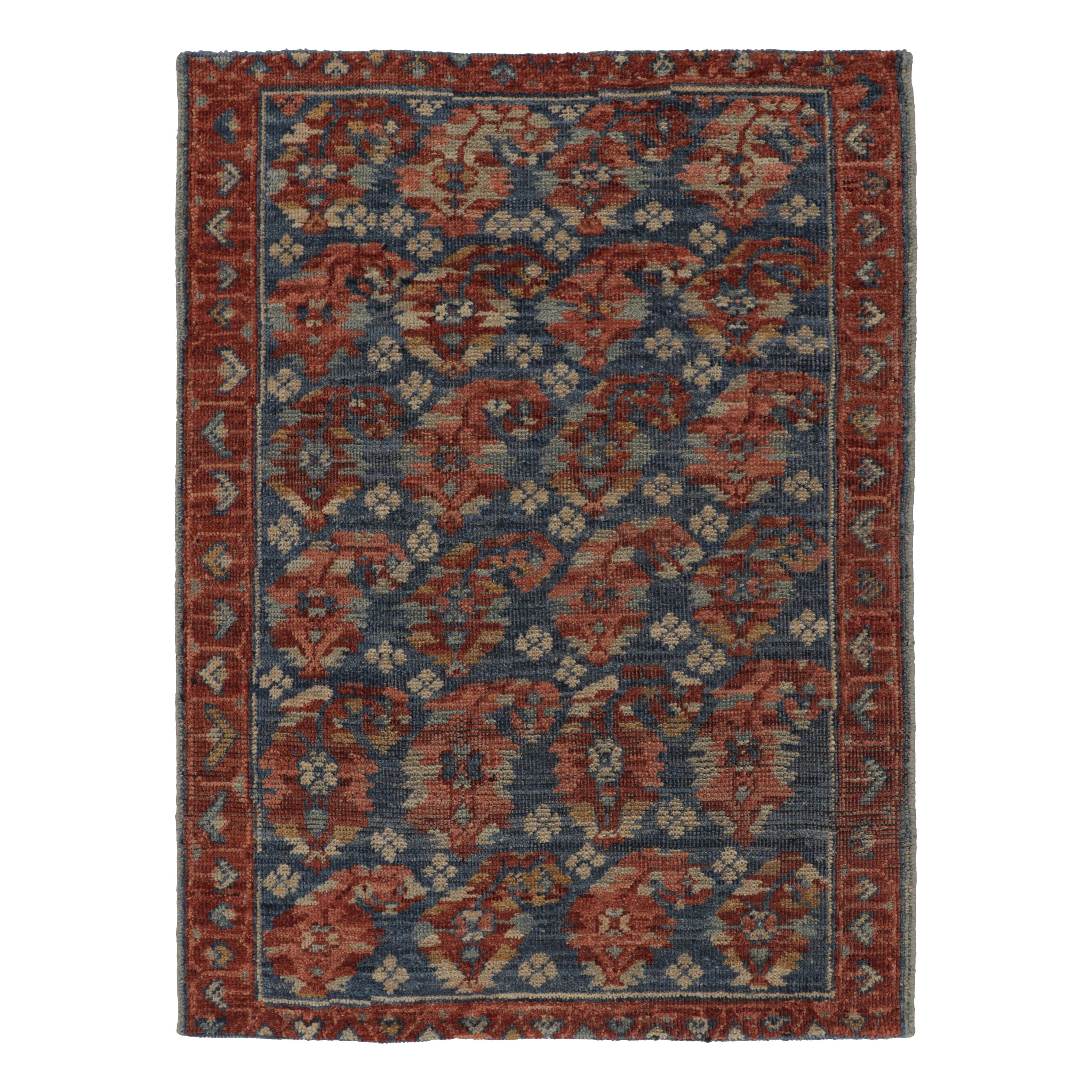 Alfombra inspirada en Zeychour de Rug 
Kilim en rojo intenso y flores azules en venta