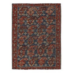 Der von Zeychour inspirierte Teppich von Rug 
Kilim mit tiefroten und blauen Blumenmotiven
