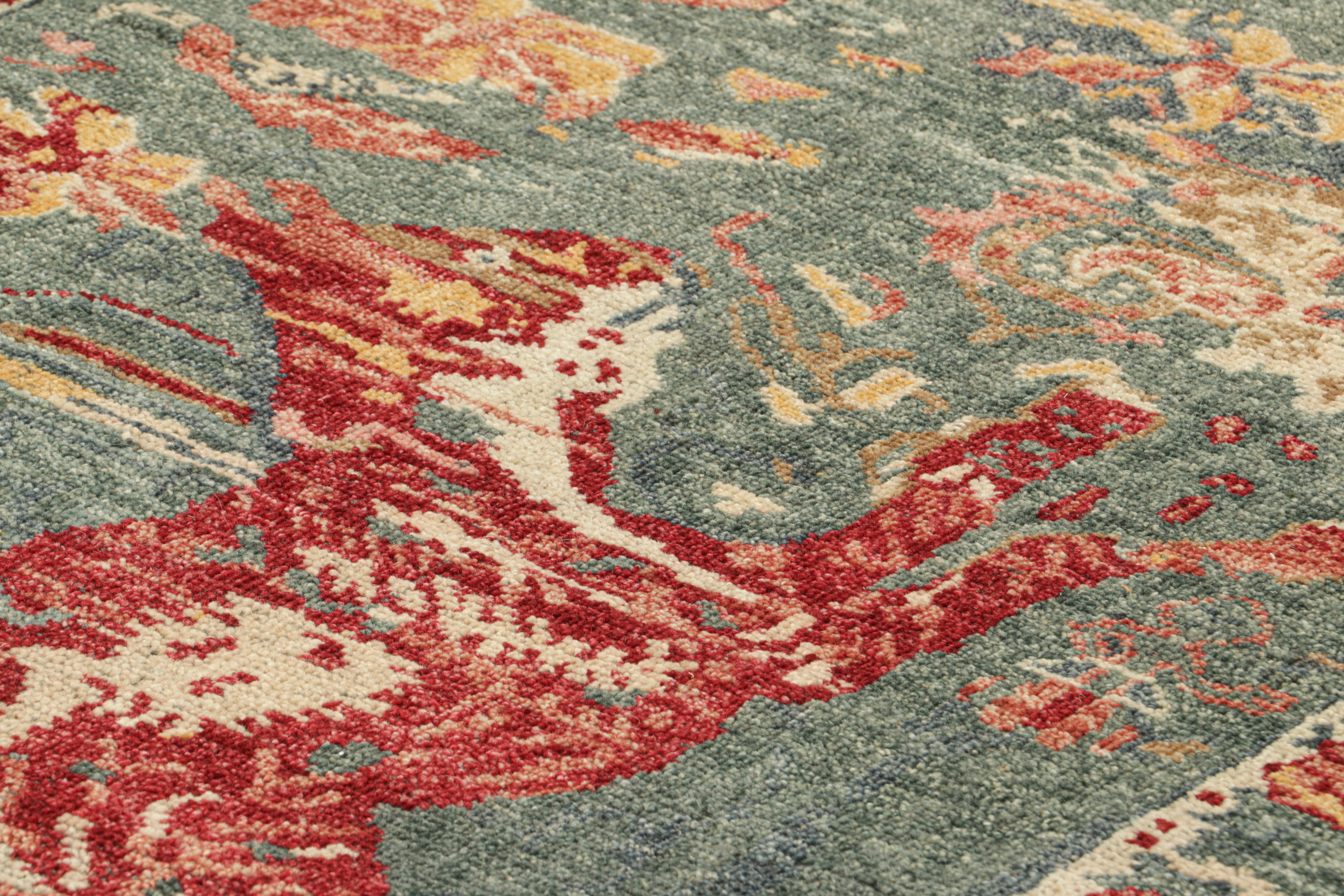 Dieser handgeknüpfte Teppich aus einer speziellen Ghazni-Wollmischung im Format 3x5 repräsentiert die klassische Burano Collection'S von Rug & Kilim, deren Design von einem sehr seltenen kaukasischen Teppich mit dem Namen Seychour (manchmal auch