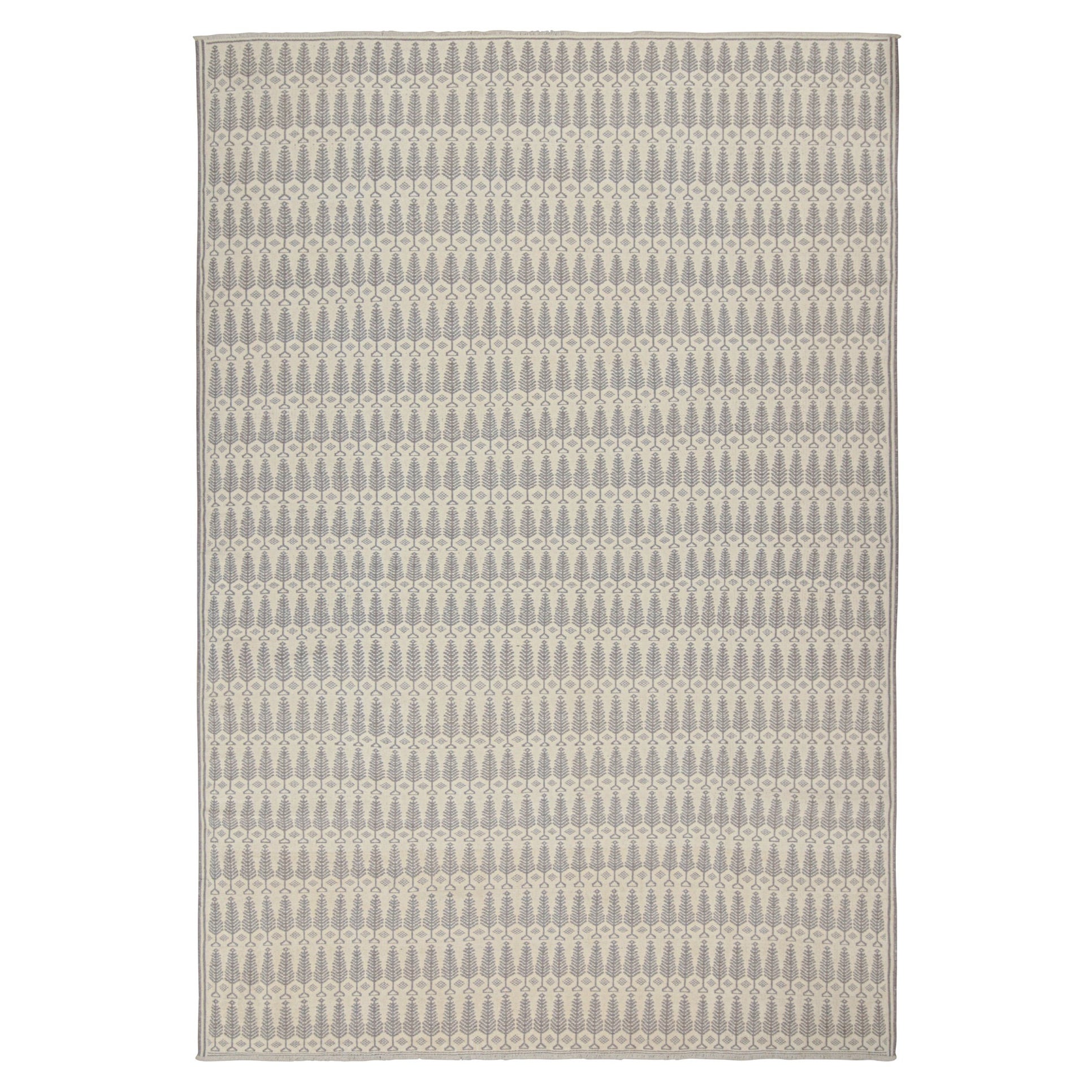 Rug & Kilim’s Zilu Style Kilim in White with Gray Floral Pattern For Sale