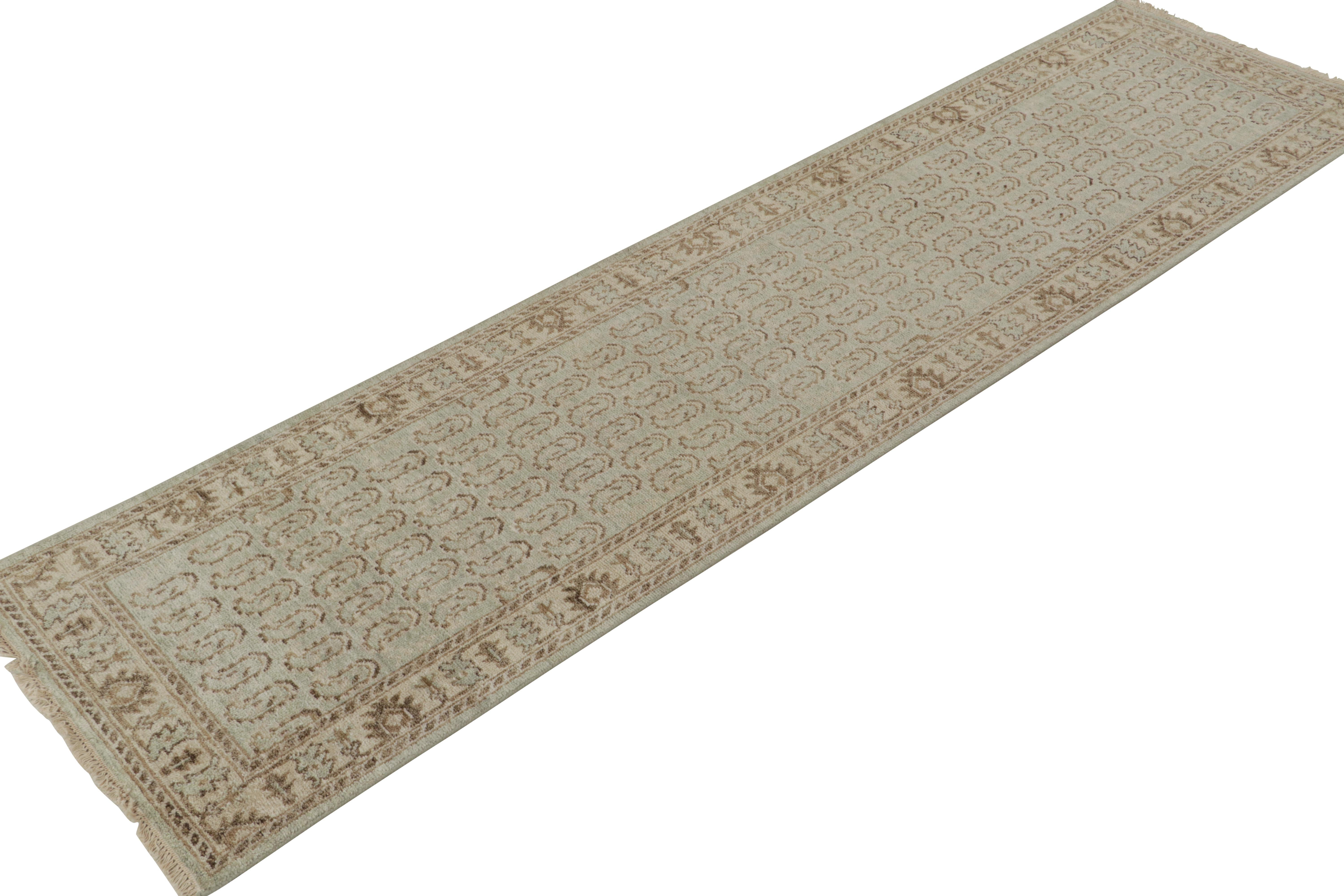 Rug & Kilim'stribal Style Läufer in Blau mit beige-braunen Paisleymustern (Stammeskunst) im Angebot