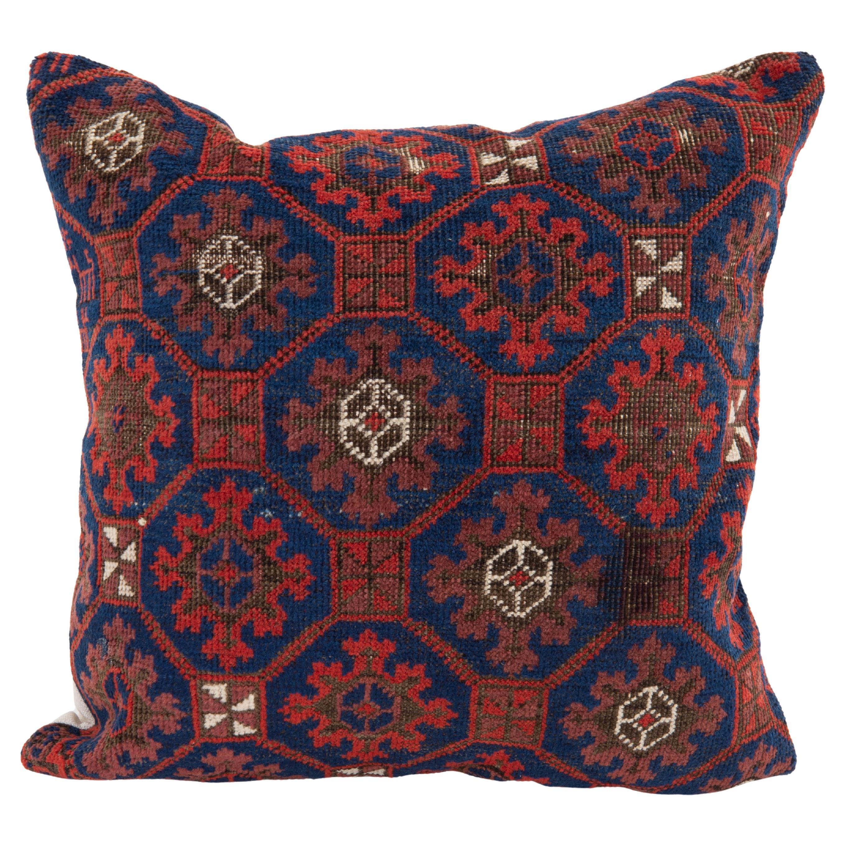Coussin de rangement à partir d'un tapis baluchon ancien